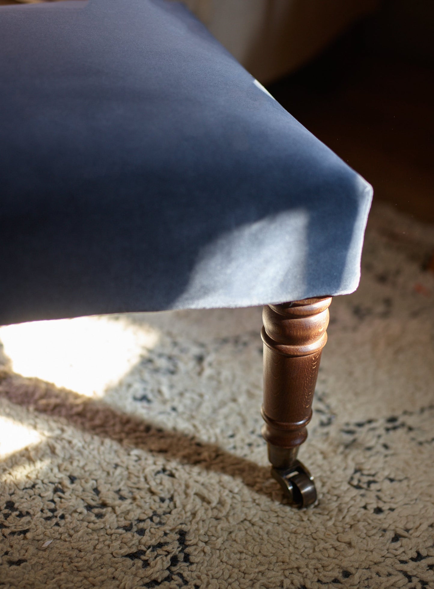 Repose-pieds Edmund, grand, rayures taupe Heritage