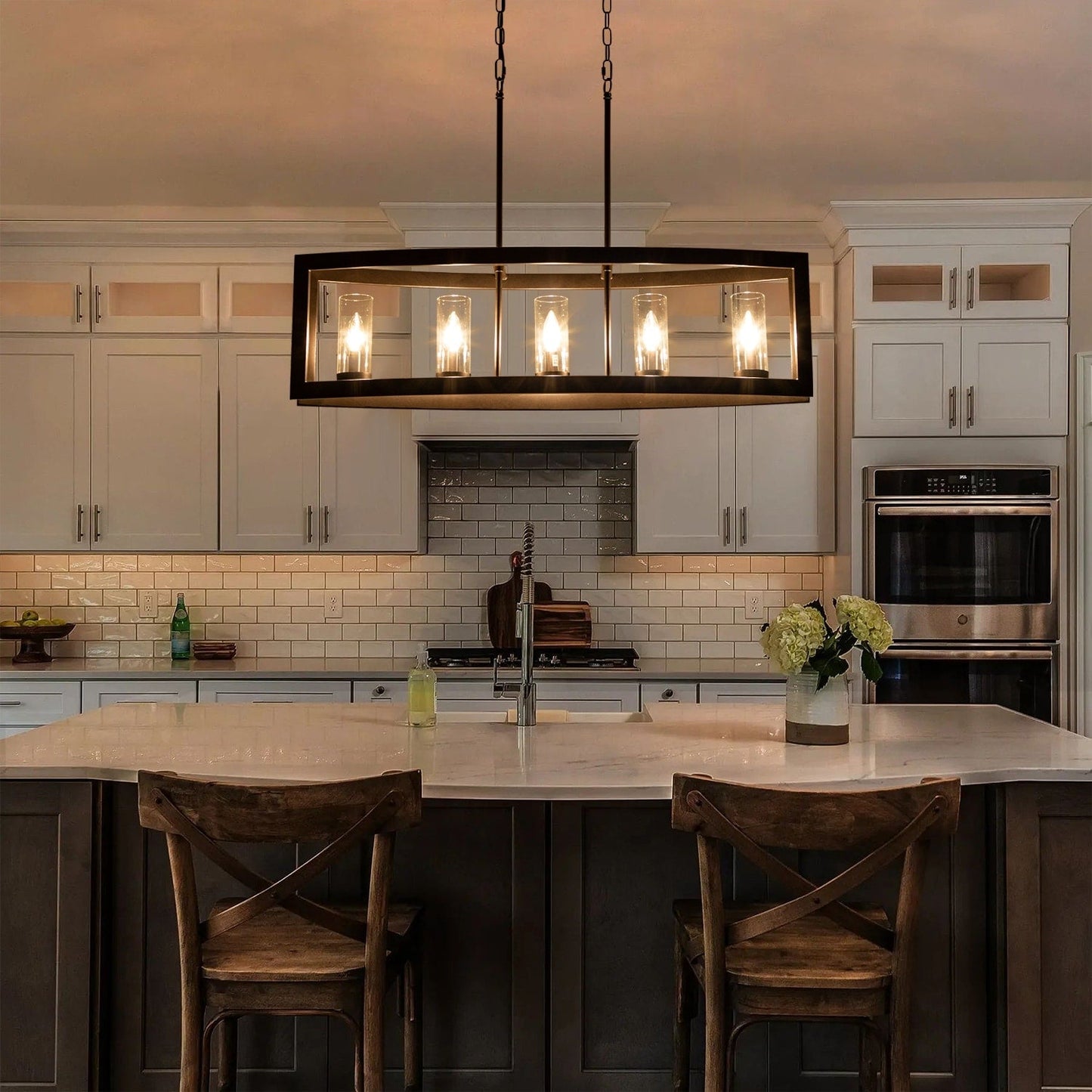 Luminaires suspendus industriels modernes à 5 lumières, style linéaire, pour salle à manger, style farmhouse, avec abat-jour cylindrique en verre transparent, pour îlot de cuisine.