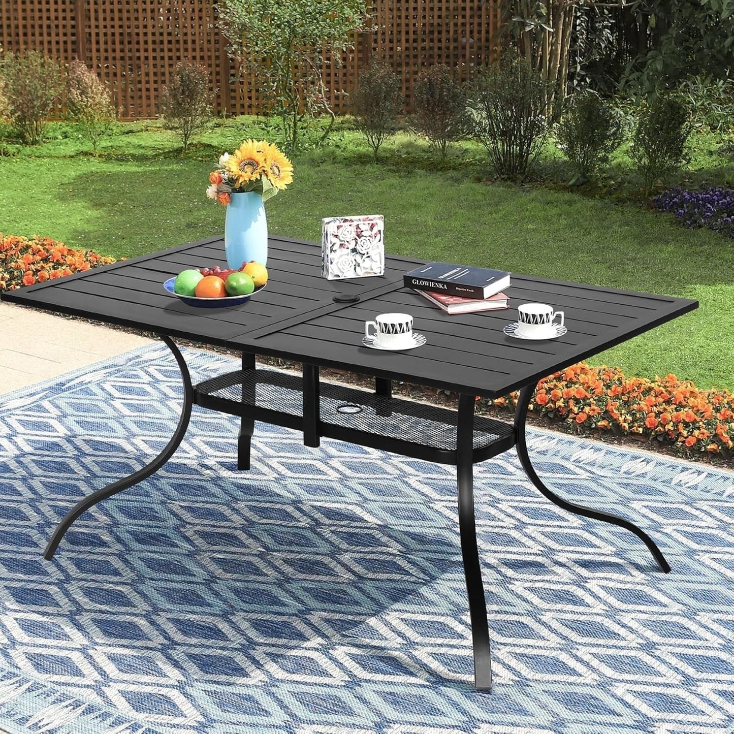 Table rectangulaire de jardin en métal à lattes avec trou pour parasol, 60 x 37 pouces, pour 6 personnes.