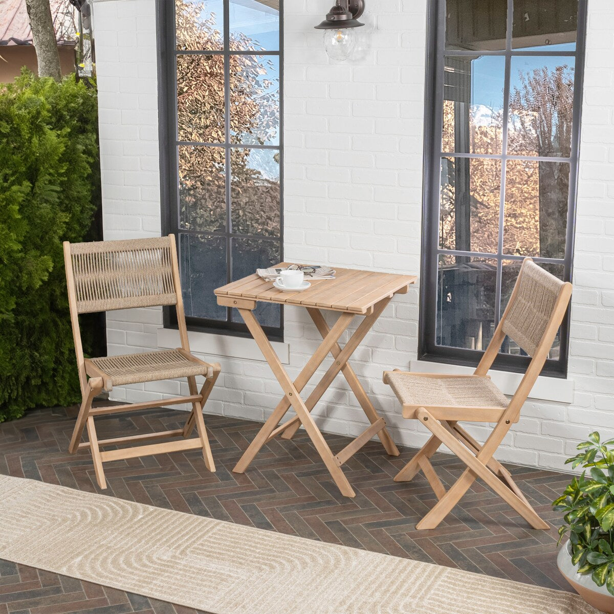 Cadiz Ensemble de bistro extérieur pliable en acacia à 3 pièces, style côtier moderne, par JONATHAN Y