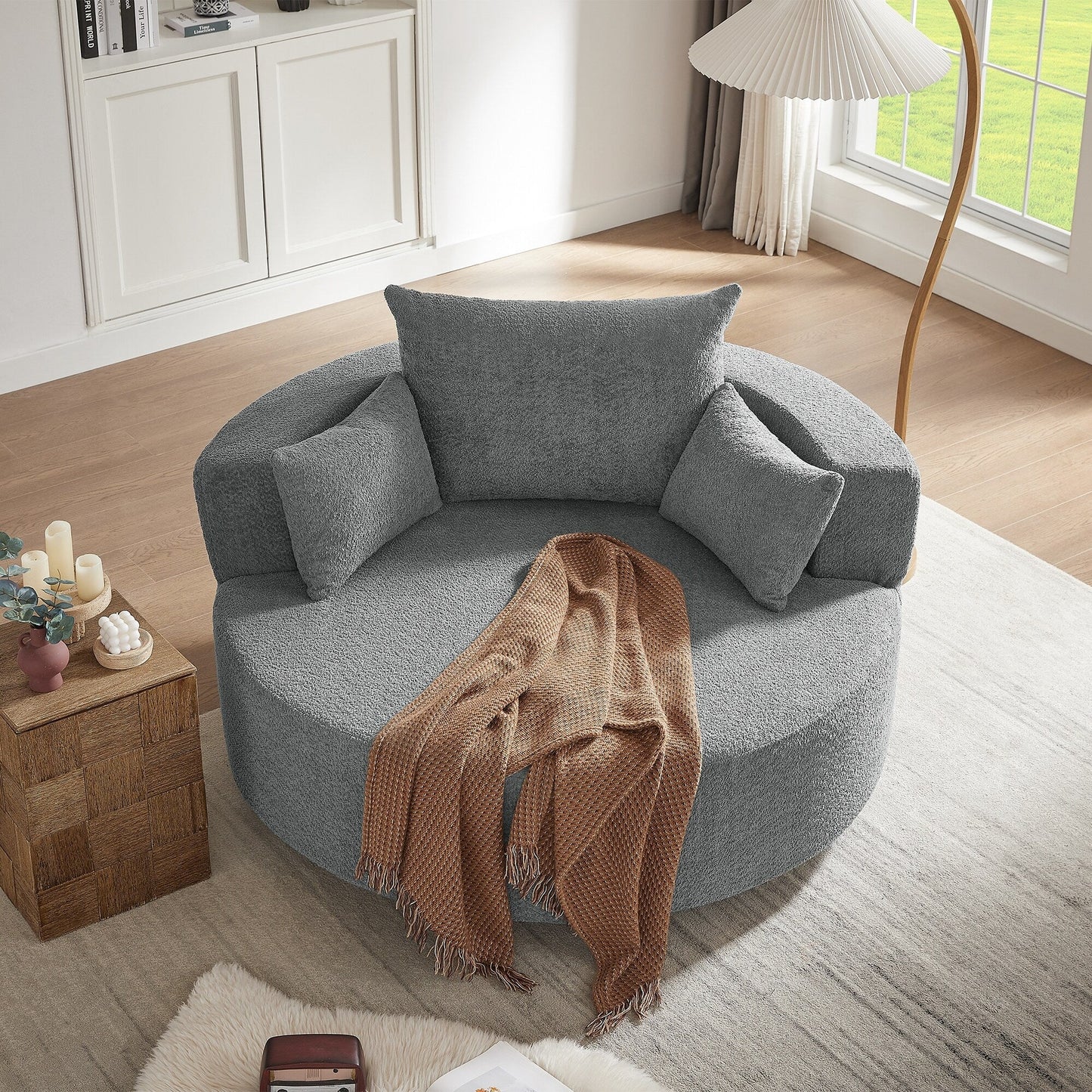 Fauteuil de salon en forme de tonneau avec accoudoirs en chenille, chaise de salon ronde avec base pivotante à 360 degrés et 3 coussins amovibles.