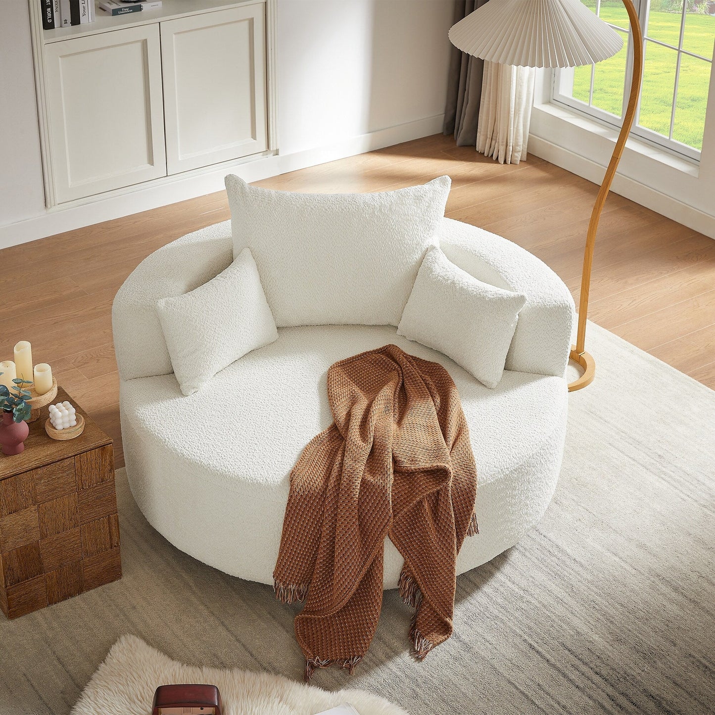 Fauteuil de salon en forme de tonneau avec accoudoirs en chenille, chaise de salon ronde avec base pivotante à 360 degrés et 3 coussins amovibles.