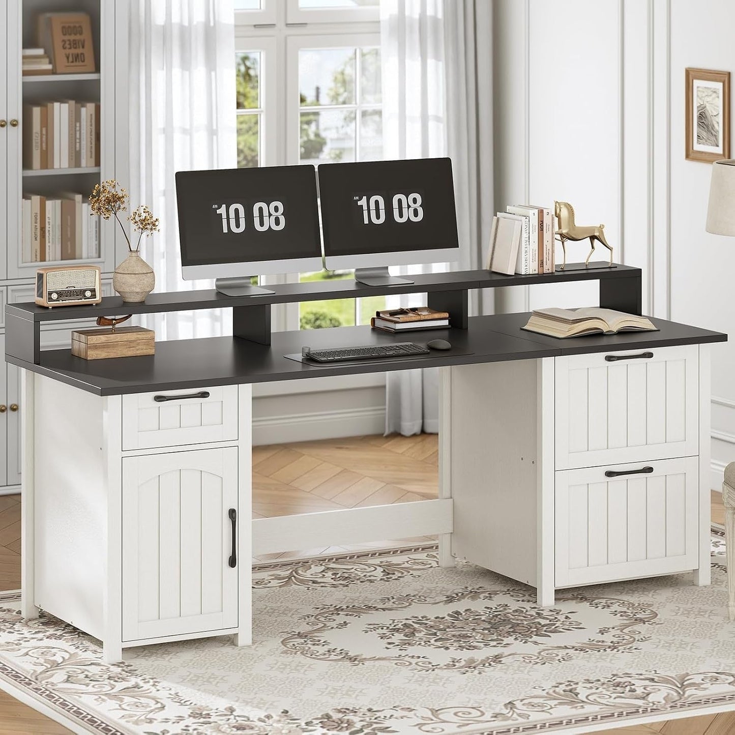 Bureau de direction style farmhouse, bureau de travail pour la maison, tiroir à dossiers, support de moniteur, prise de courant.