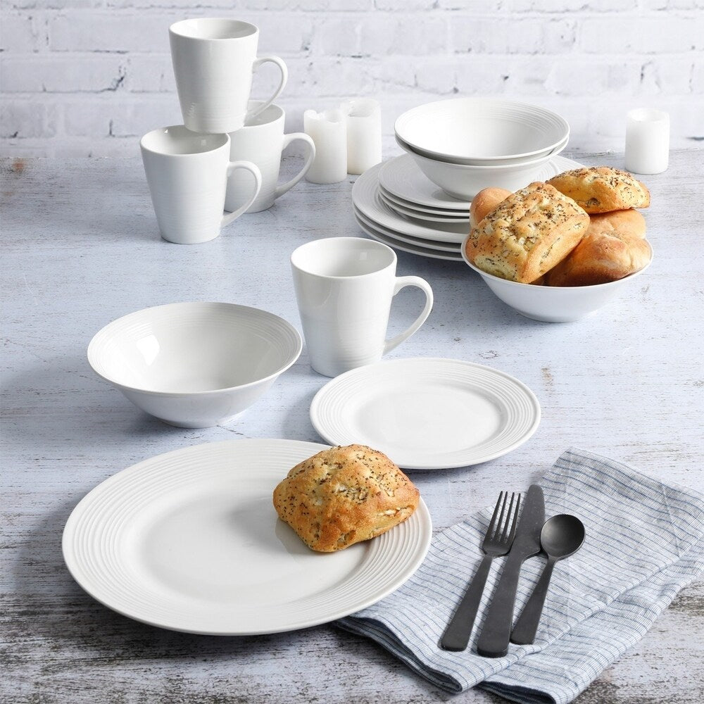 Service de table en céramique Gibson Home Embossed Buffet, 16 pièces, blanc.