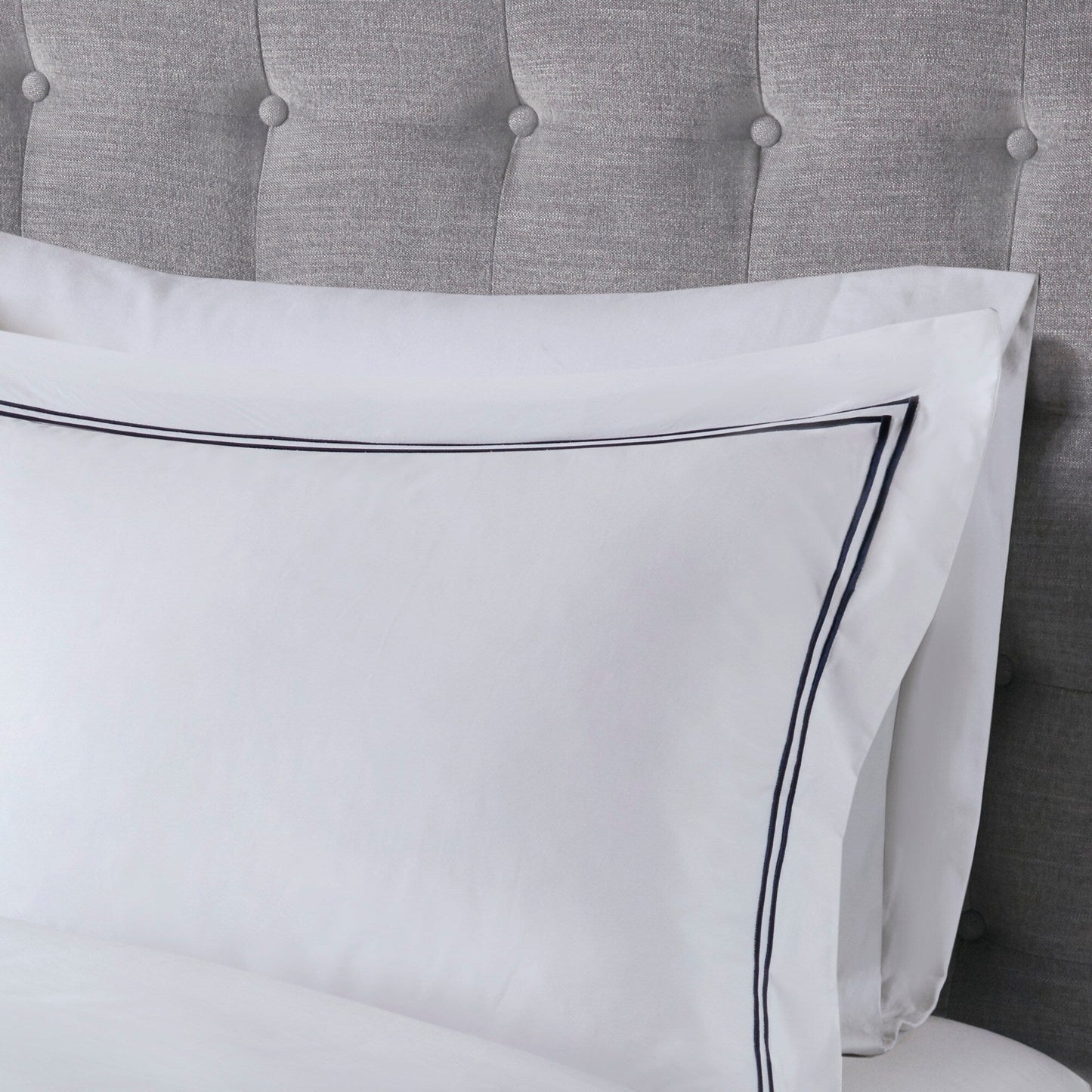 Ensemble de housse de couette brodée en satin de coton 100 % de la collection de luxe Madison Park Signature à 500 fils au pouce carré.
