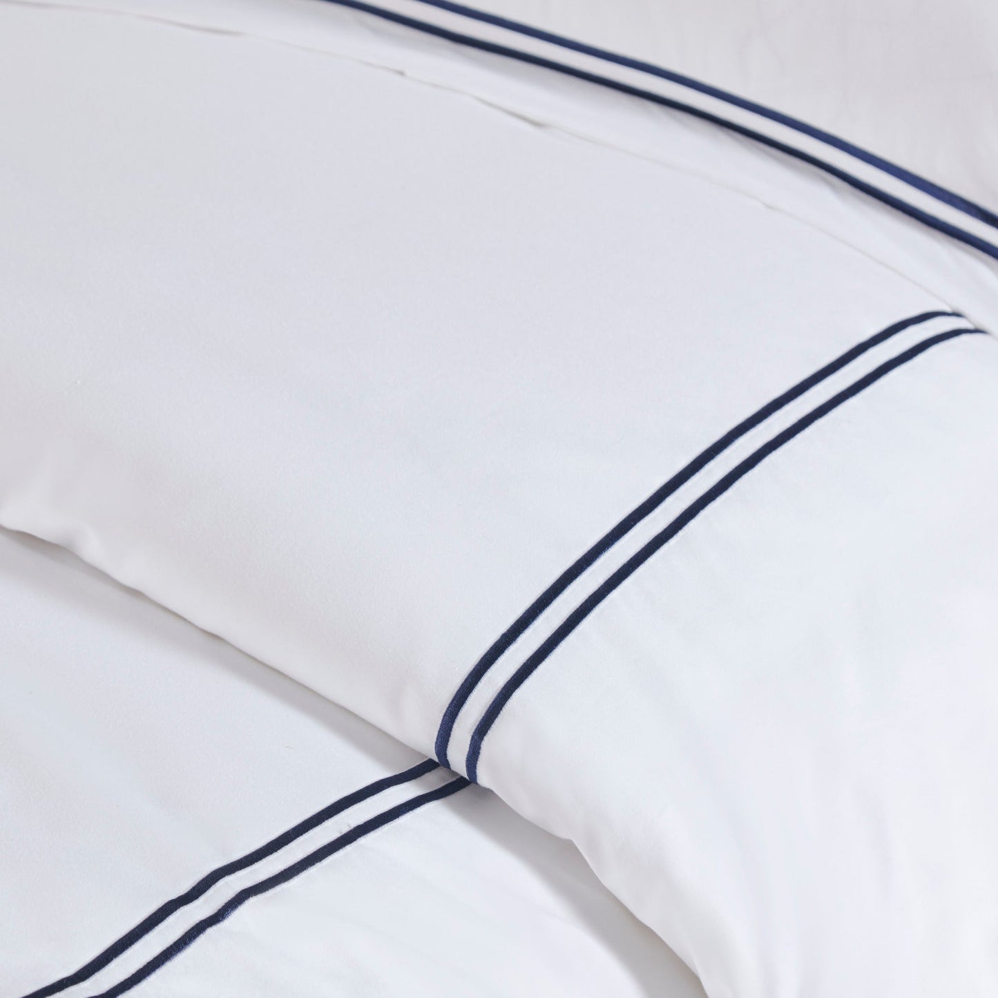 Ensemble de housse de couette brodée en satin de coton 100 % de la collection de luxe Madison Park Signature à 500 fils au pouce carré.