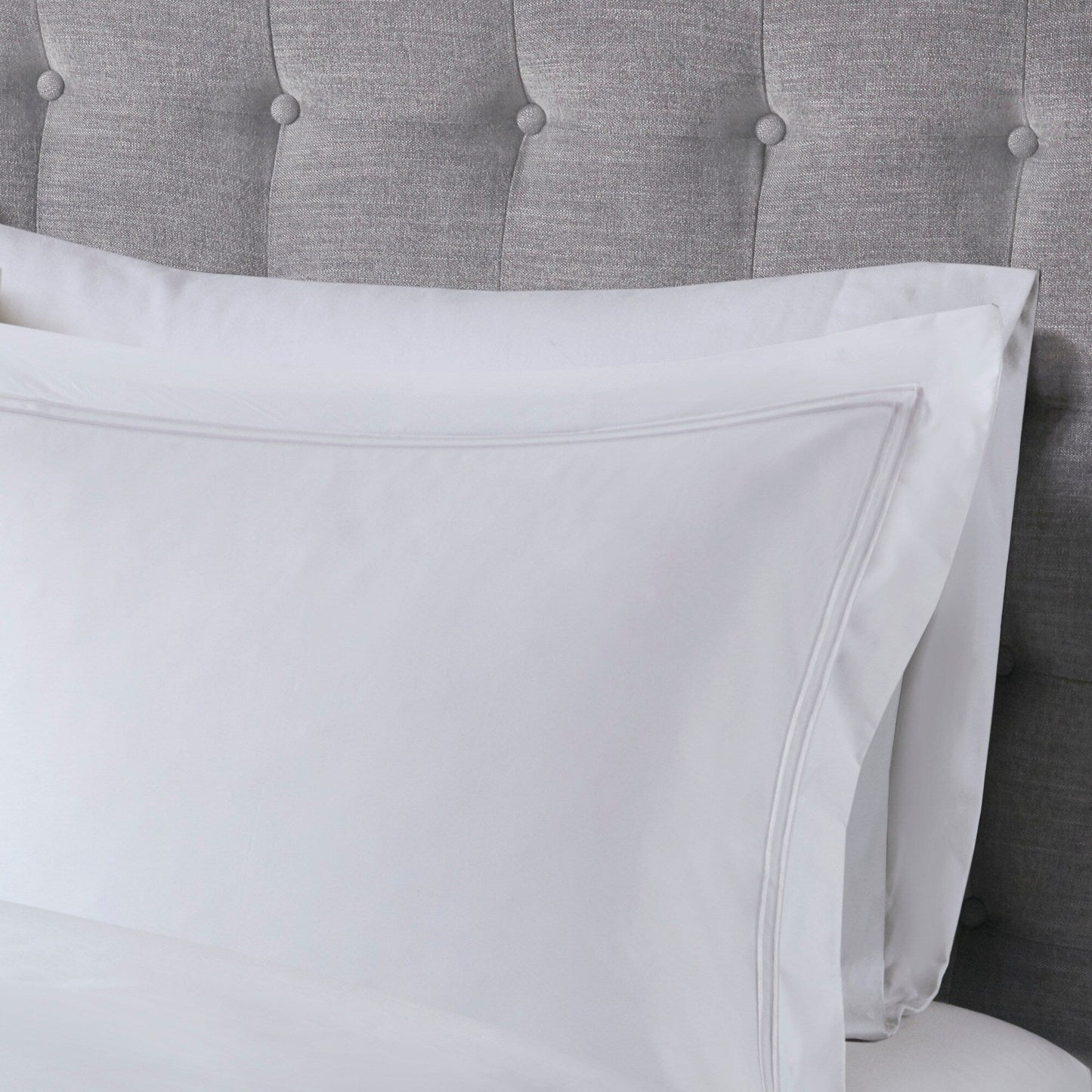 Ensemble de housse de couette brodée en satin de coton 100 % de la collection de luxe Madison Park Signature à 500 fils au pouce carré.