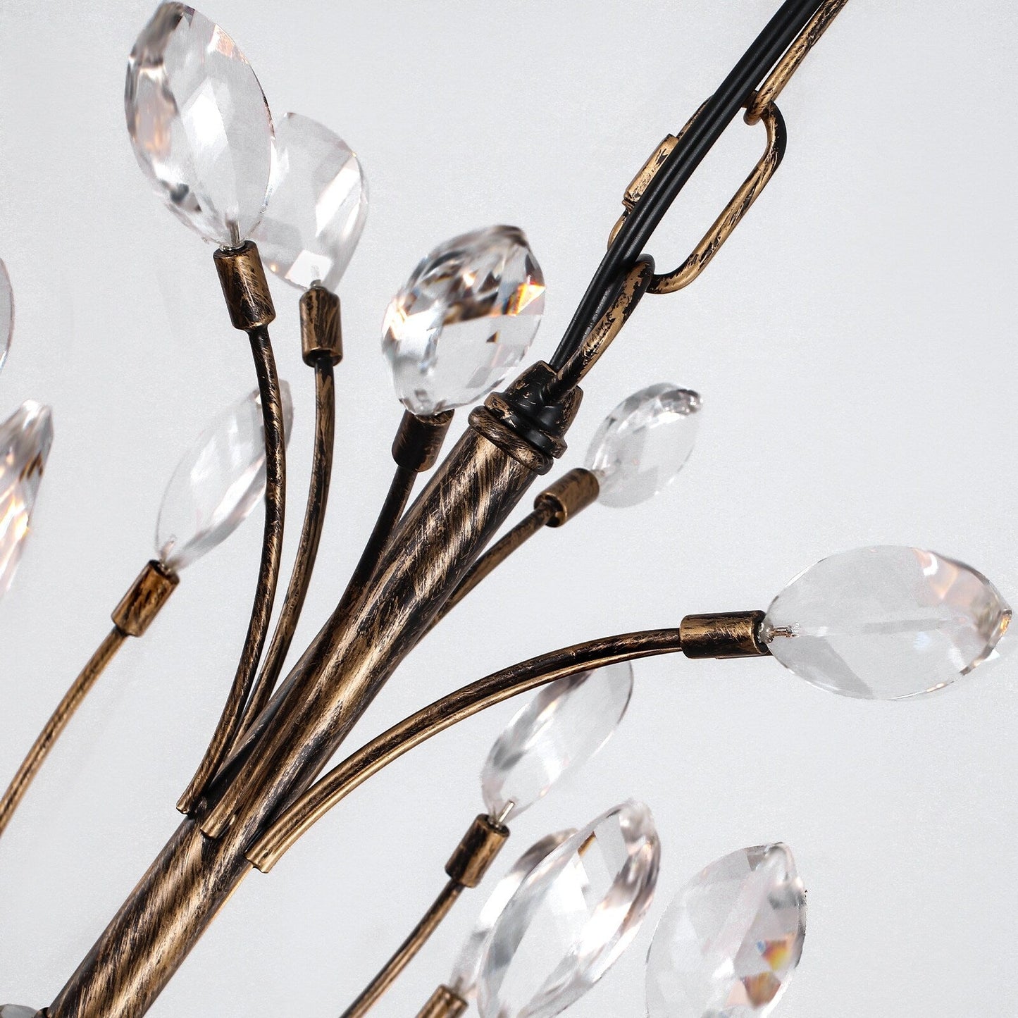 Luminaire suspendu en forme de branche d'arbre rétro style ferme avec lustre en cristal et bougie.