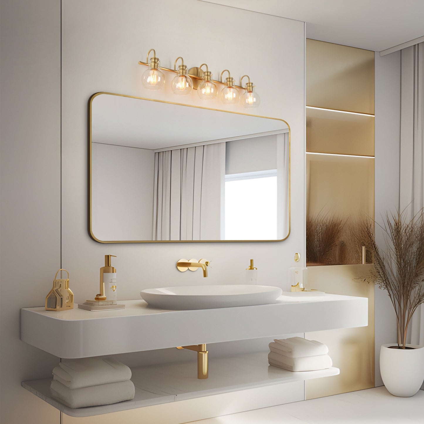 Applique murale moderne dorée à 3 lumières pour salle de bain, avec abat-jour sphérique en verre.