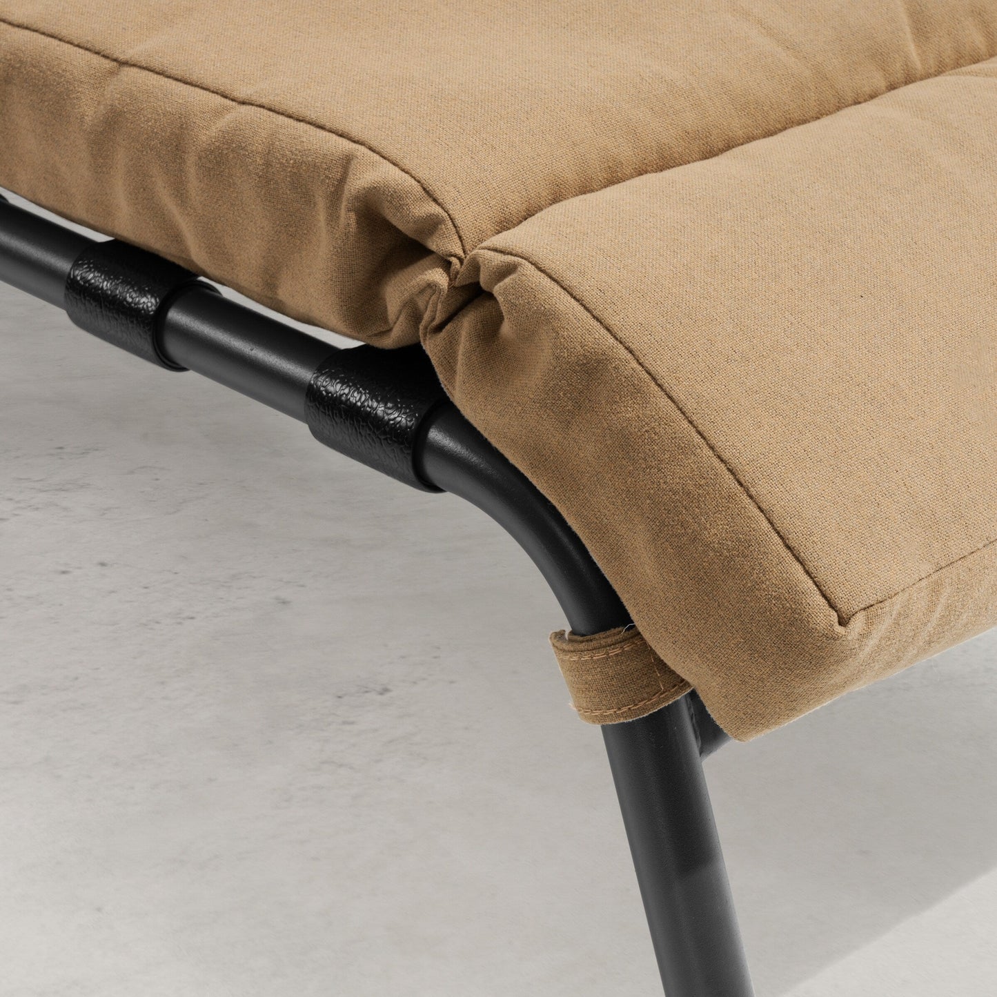 Chaise longue de jardin réglable avec coussin pour extérieur, pour terrasse, plage ou bord de piscine