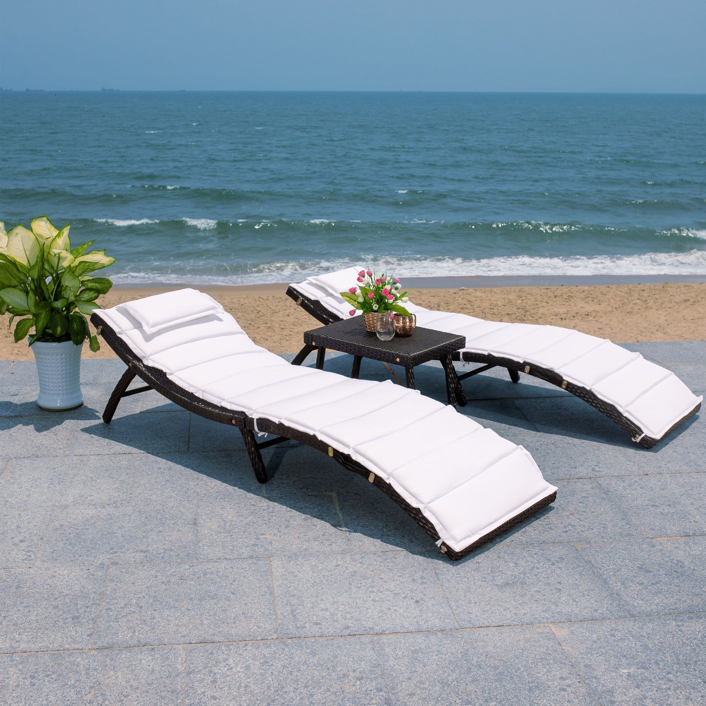 Ensemble de chaises longues de jardin Blaguna 3 pièces de SAFAVIEH - 83L x 20P x 24H (dimensions en pouces)