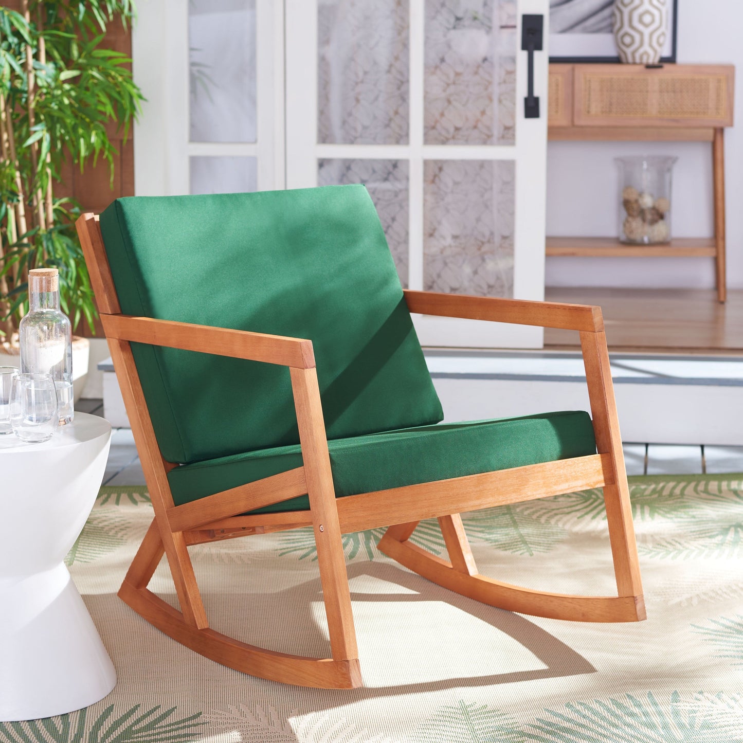 Chaise à bascule d'extérieur Makaila de SAFAVIEH avec coussin - 66L x 79P x 97H (cm)