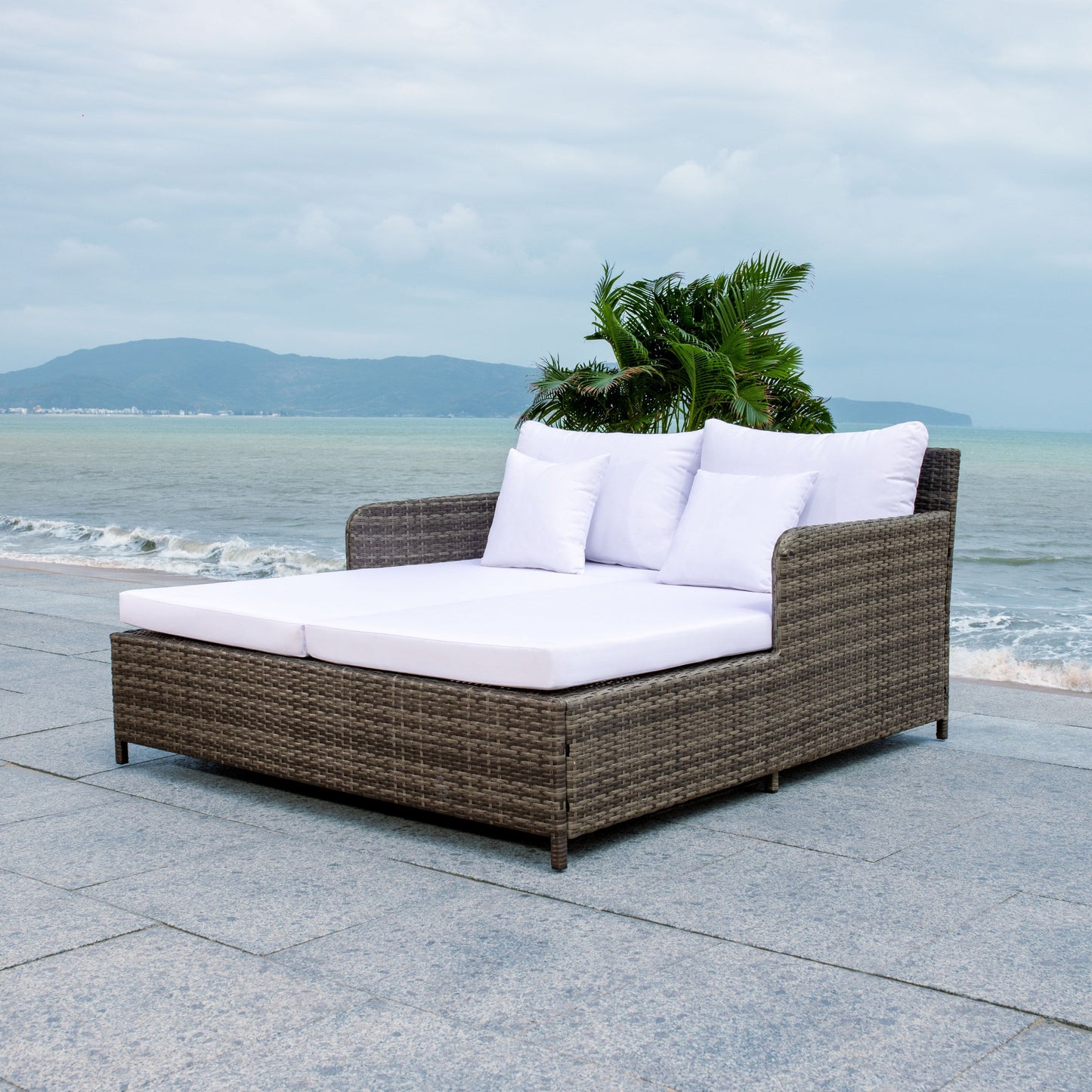 SAFAVIEH Taniyah, méridienne en osier d'extérieur avec coussins et oreillers - 135L x 71P x 157H (cm)
