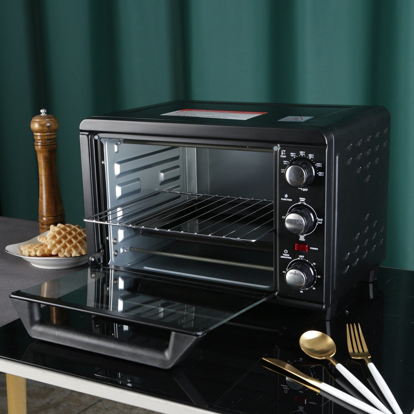 Four à griller simple avec une capacité de 20 litres, four à griller compact pour comptoir, facile à utiliser avec minuterie et réglages pour griller, cuire et rôtir.