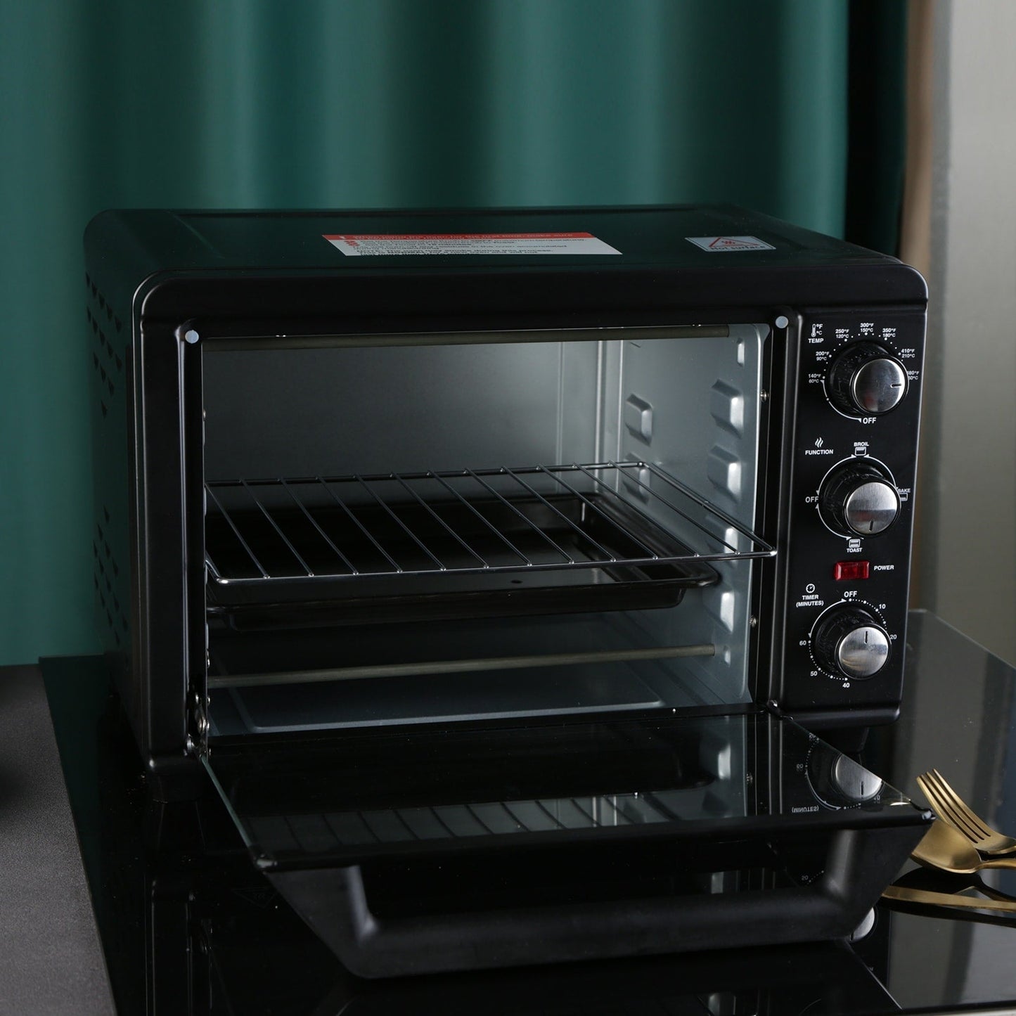 Four à griller simple avec une capacité de 20 litres, four à griller compact pour comptoir, facile à utiliser avec minuterie et réglages pour griller, cuire et rôtir.