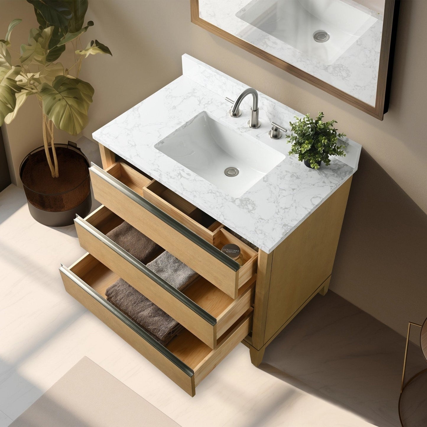Meuble-lavabo Vanity Art avec lavabo en céramique et plan de travail en marbre composite.