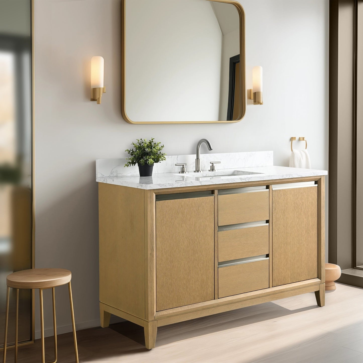 Meuble-lavabo Vanity Art avec lavabo en céramique et plan de travail en marbre composite.