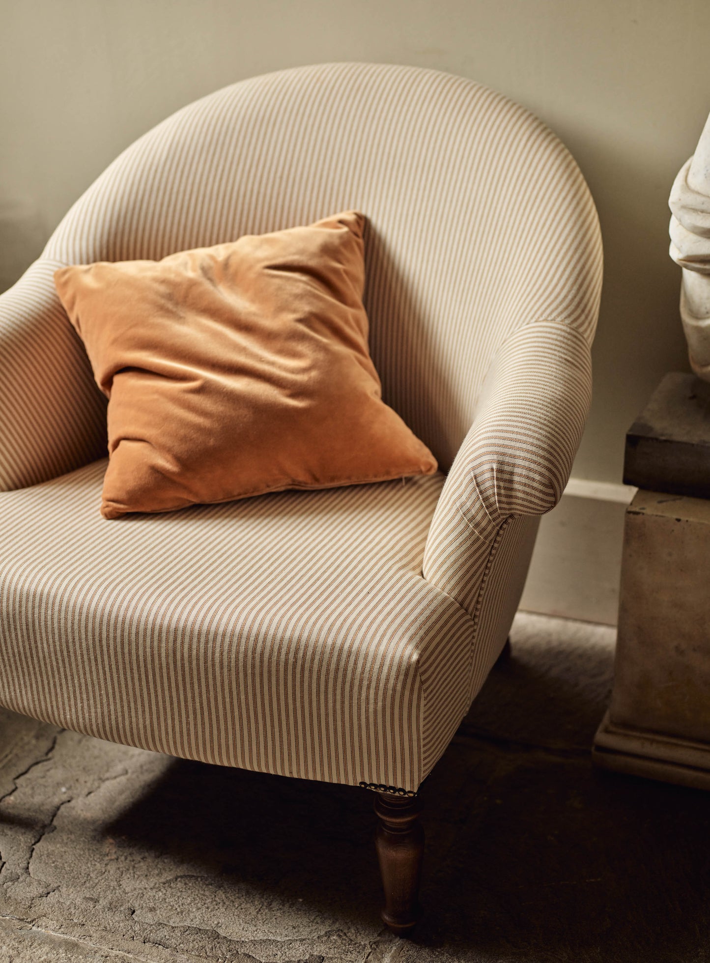 Fauteuil Clandon, velours sauge