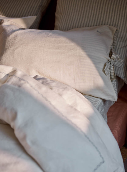 Couette en lin brodé