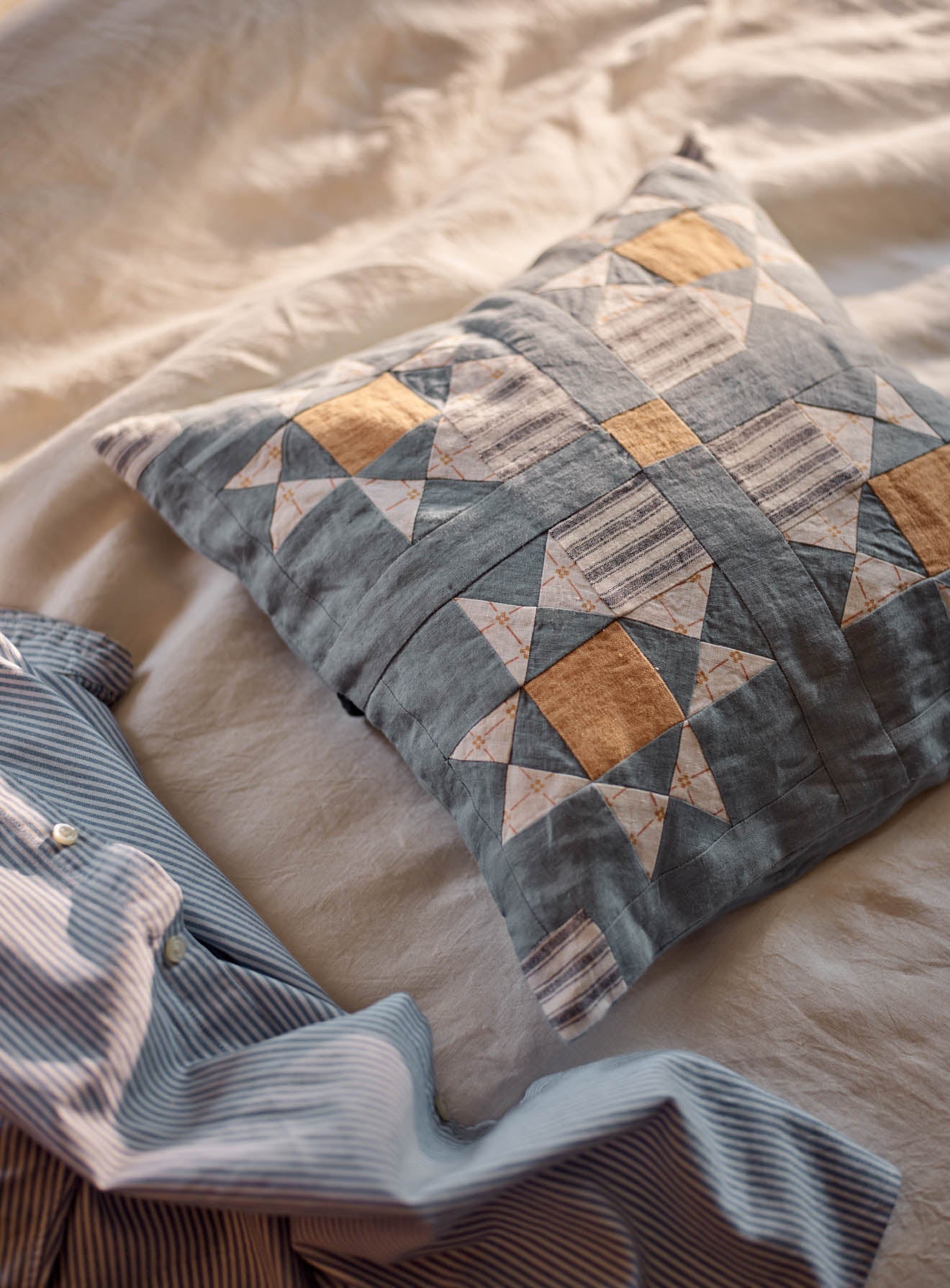 Coussin patchwork en lin, bleu