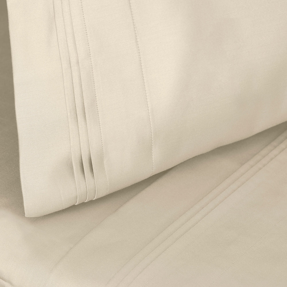 Jeu de draps uni en coton égyptien supérieur, 1000 fils, avec profonde poche.