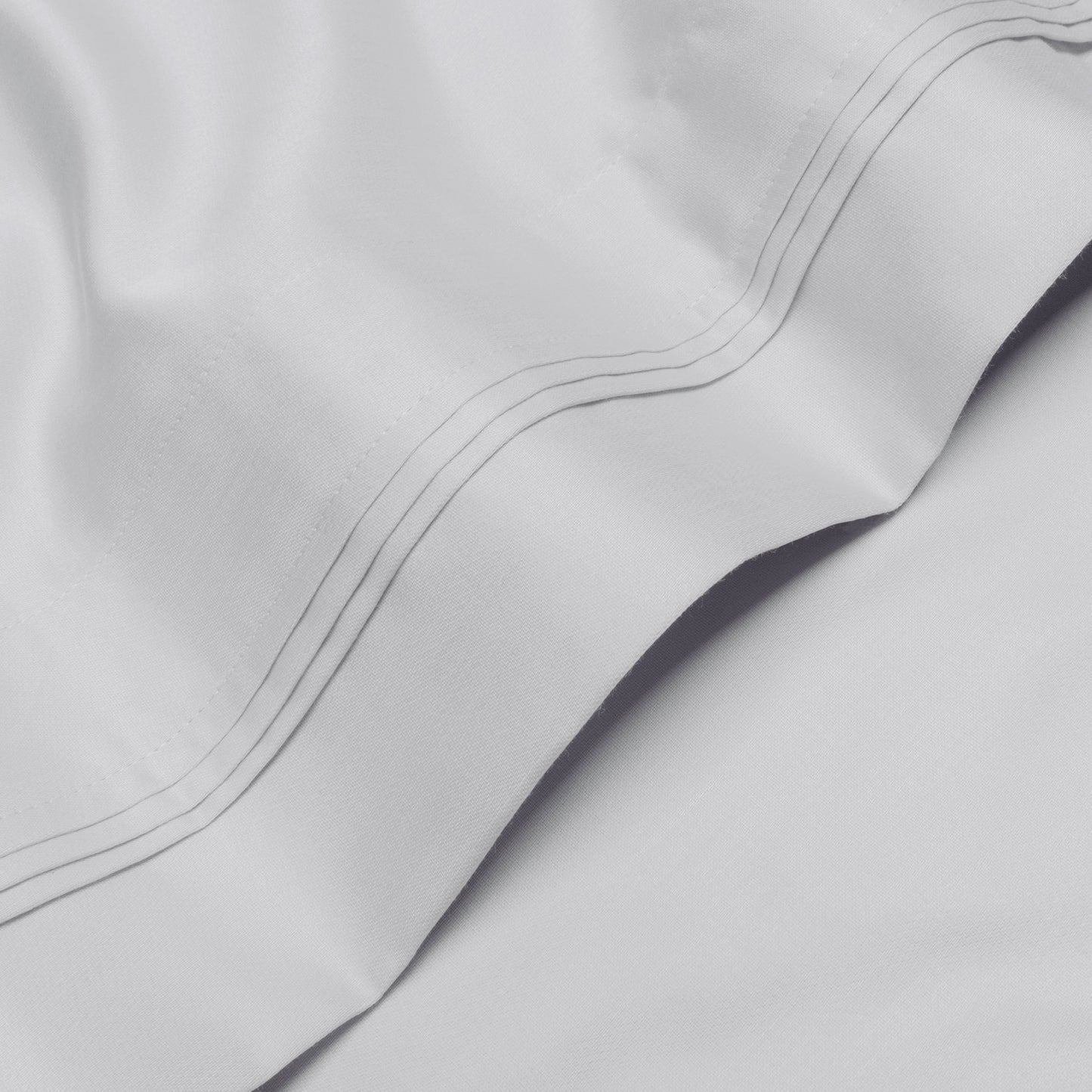 Jeu de draps uni en coton égyptien supérieur, 1000 fils, avec profonde poche.