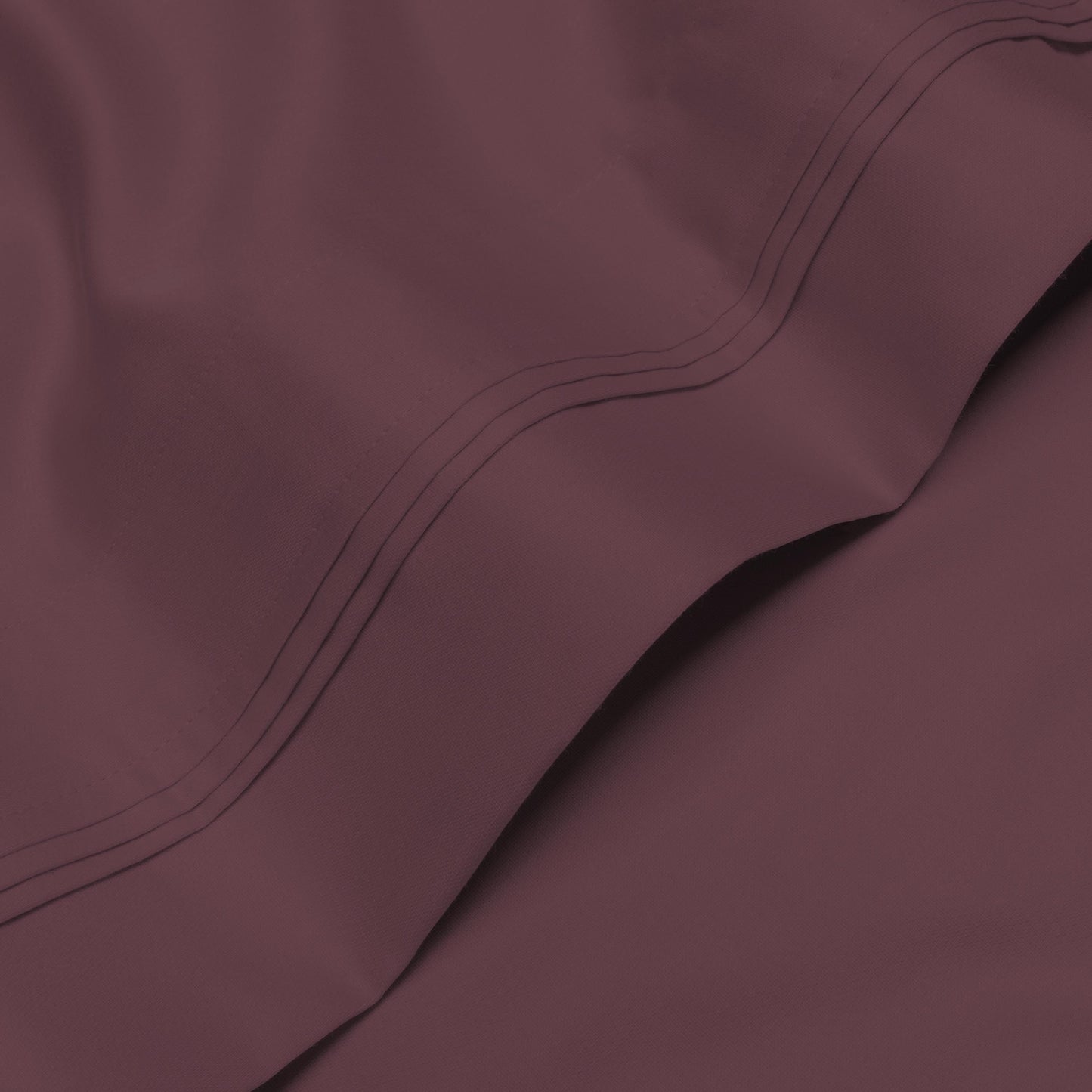 Jeu de draps uni en coton égyptien supérieur, 1000 fils, avec profonde poche.