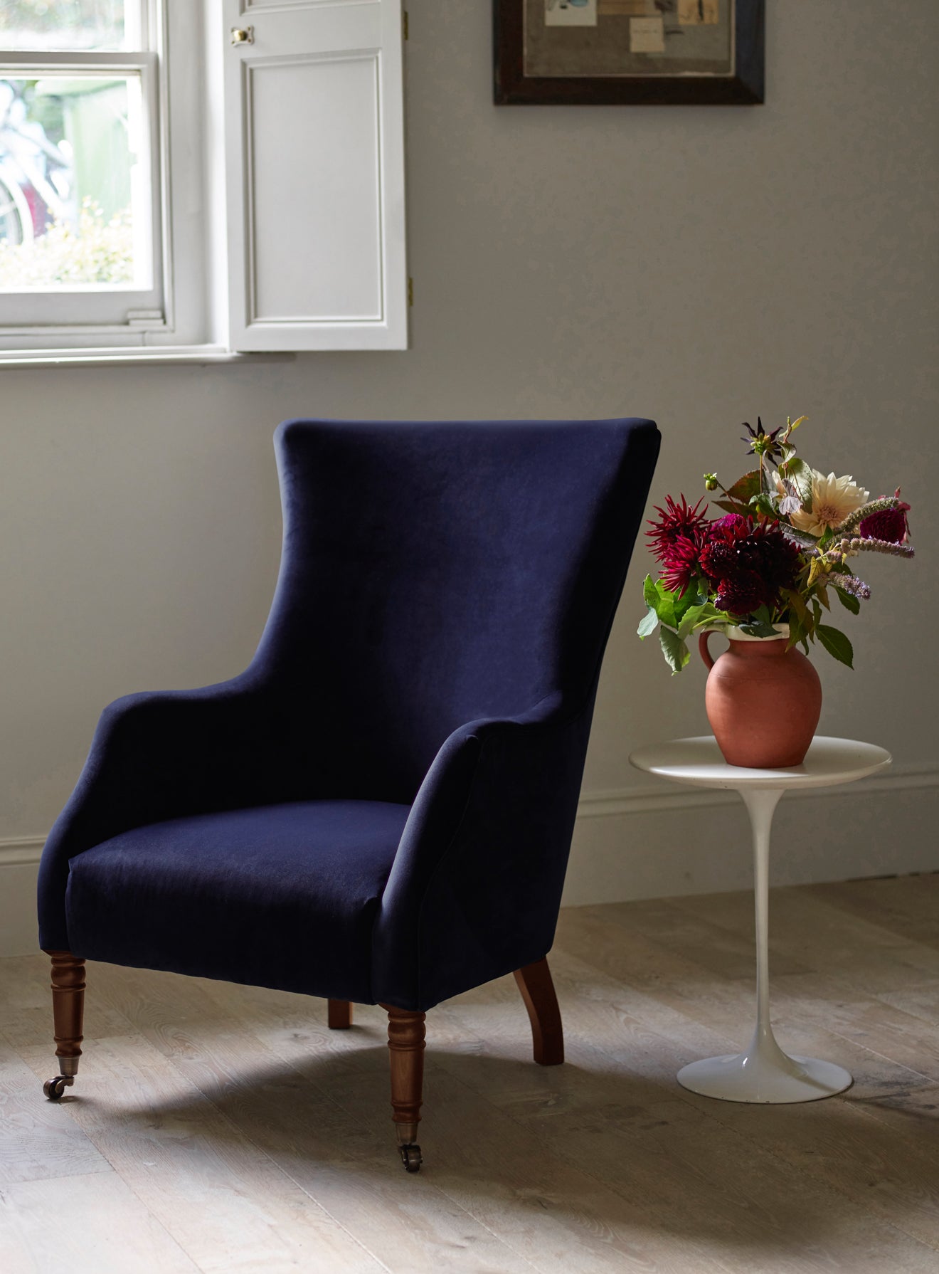 Fauteuil à oreilles Bromley, velours bleu nuit