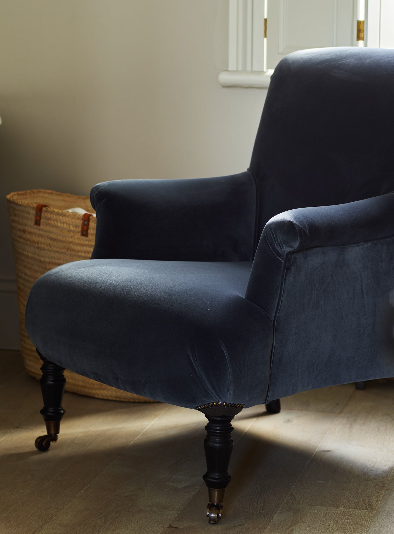 Fauteuil Finley, velours gris ardoise (pieds noirs)