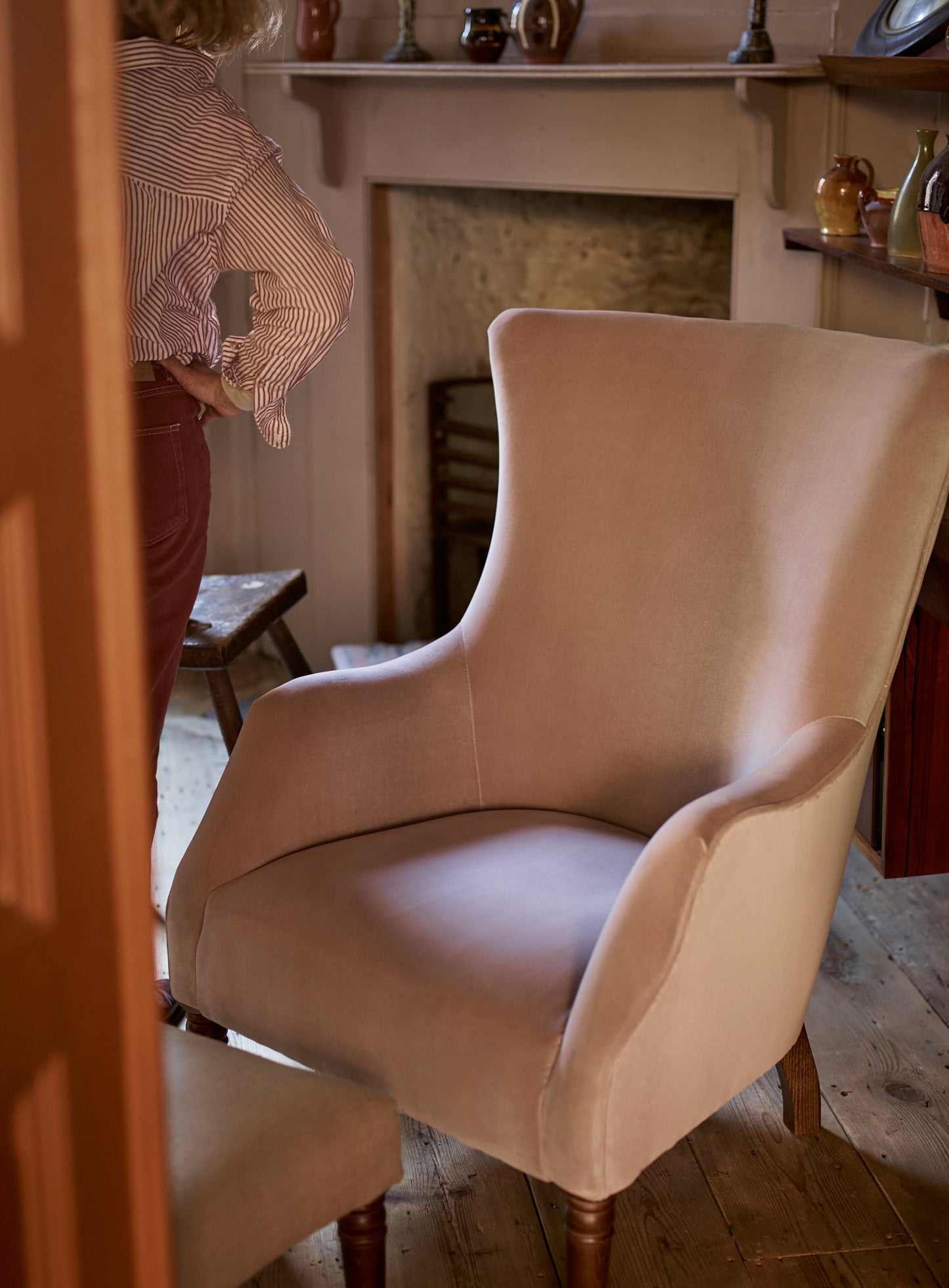 Fauteuil à oreilles Bromley, velours sauge