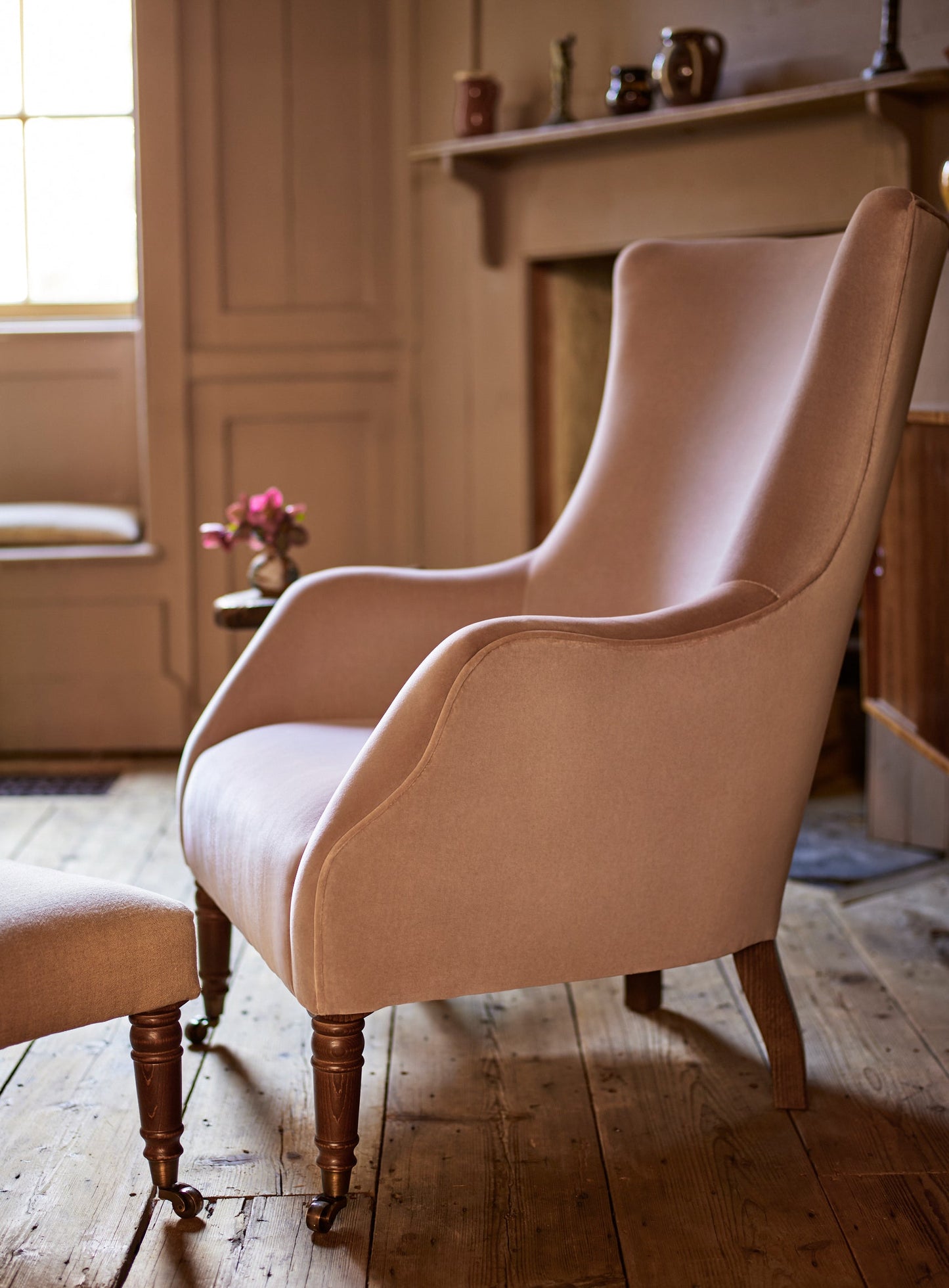 Fauteuil à oreilles Bromley, velours sauge