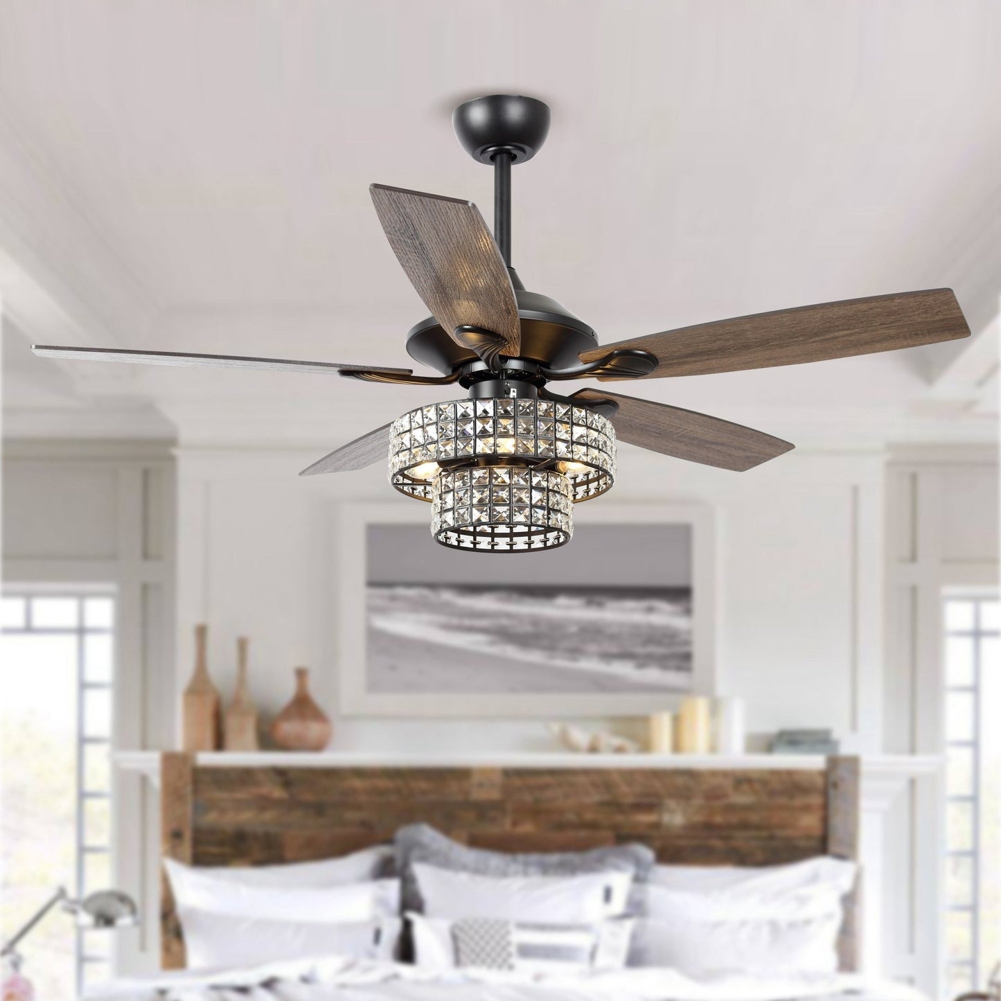 Ventilateur de plafond moderne à 5 pales en chrome et bois de 52 pouces avec télécommande et cristaux.