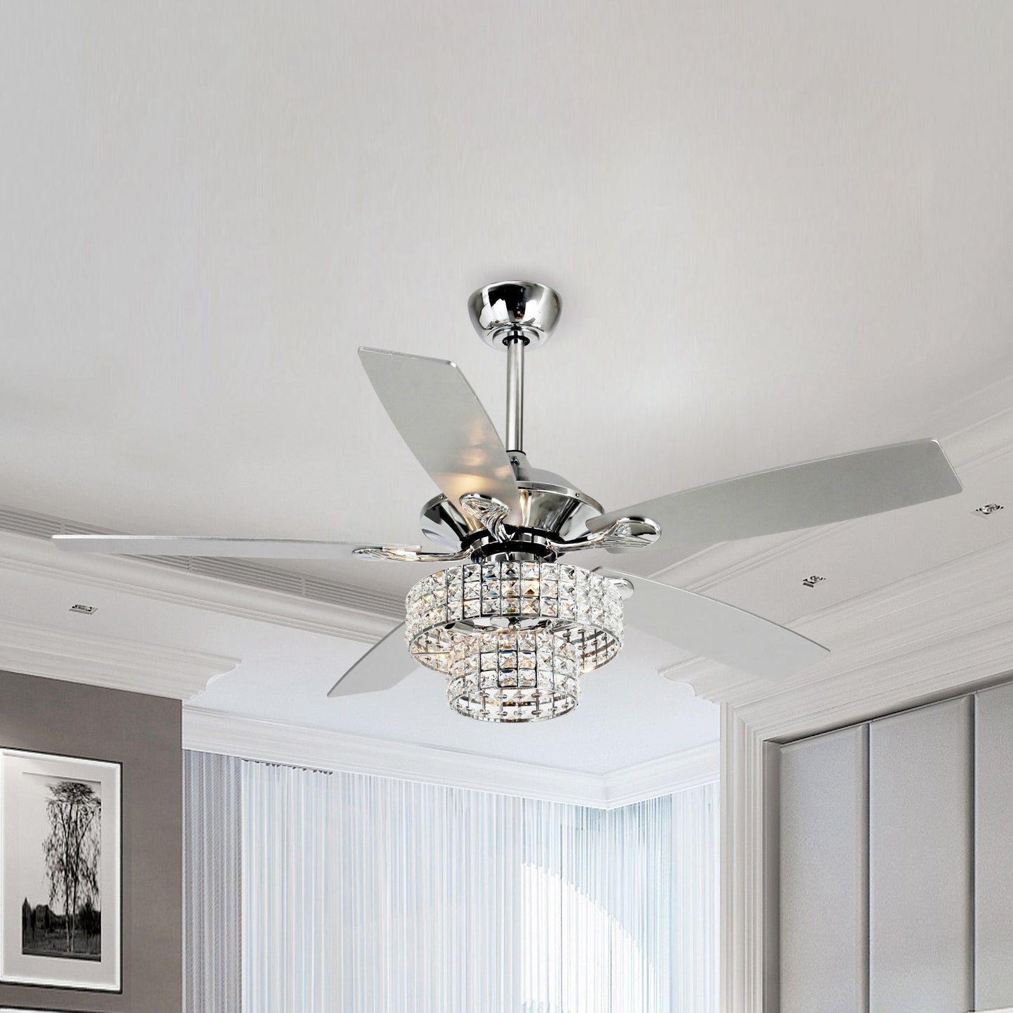 Ventilateur de plafond moderne à 5 pales en chrome et bois de 52 pouces avec télécommande et cristaux.