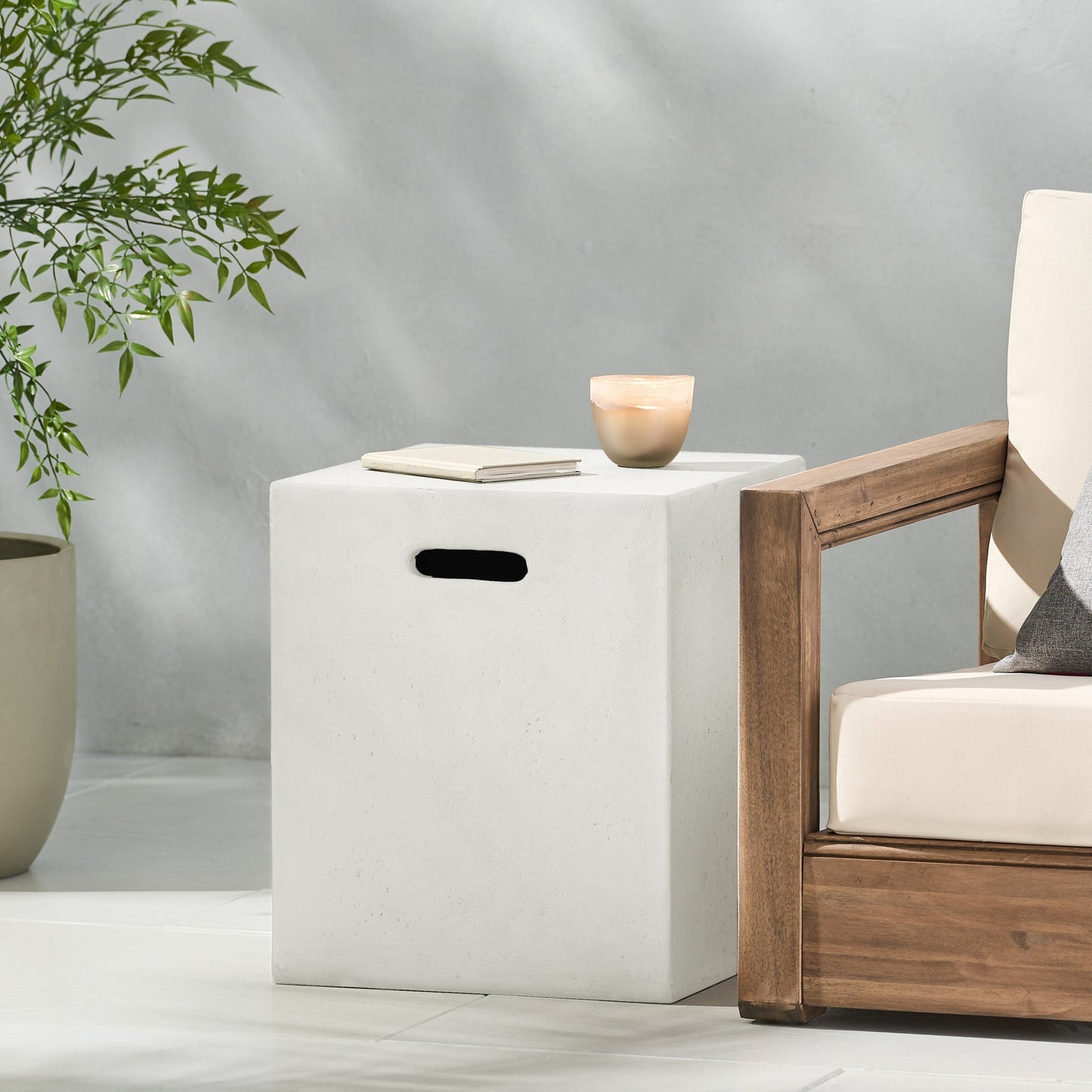 Christopher Knight Home - Table d'appoint de jardin en béton léger, modèle Aidan, avec porte-bouteille