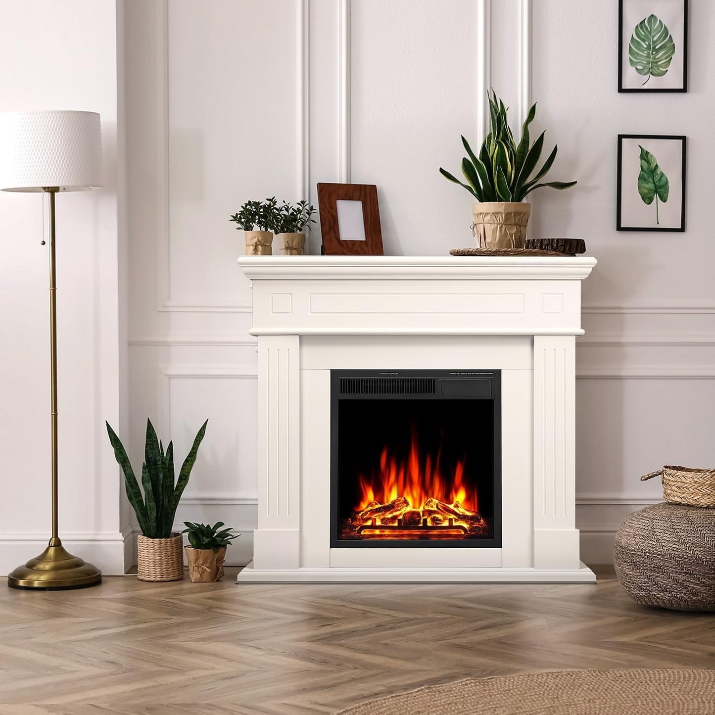 Ensemble de cheminée électrique avec boîtier en bois et foyer, télécommande.