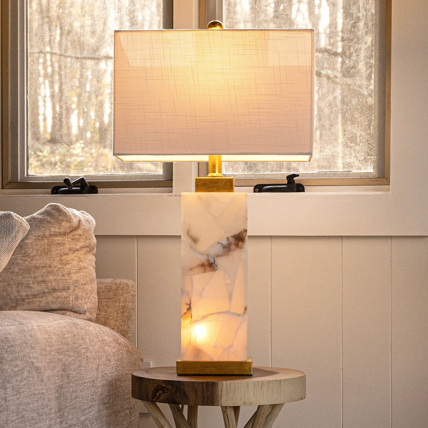 Lampe de table LED en albâtre Eloise 27,5 cm, blanc/feuille d'or par JONATHAN Y