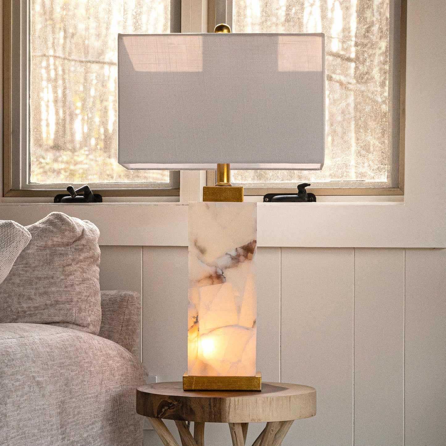 Lampe de table LED en albâtre Eloise 27,5 cm, blanc/feuille d'or par JONATHAN Y