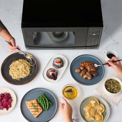 Four à micro-ondes de comptoir Farberware de 1000 watts et 1,1 pi3 avec éclairage LED et verrouillage enfant.