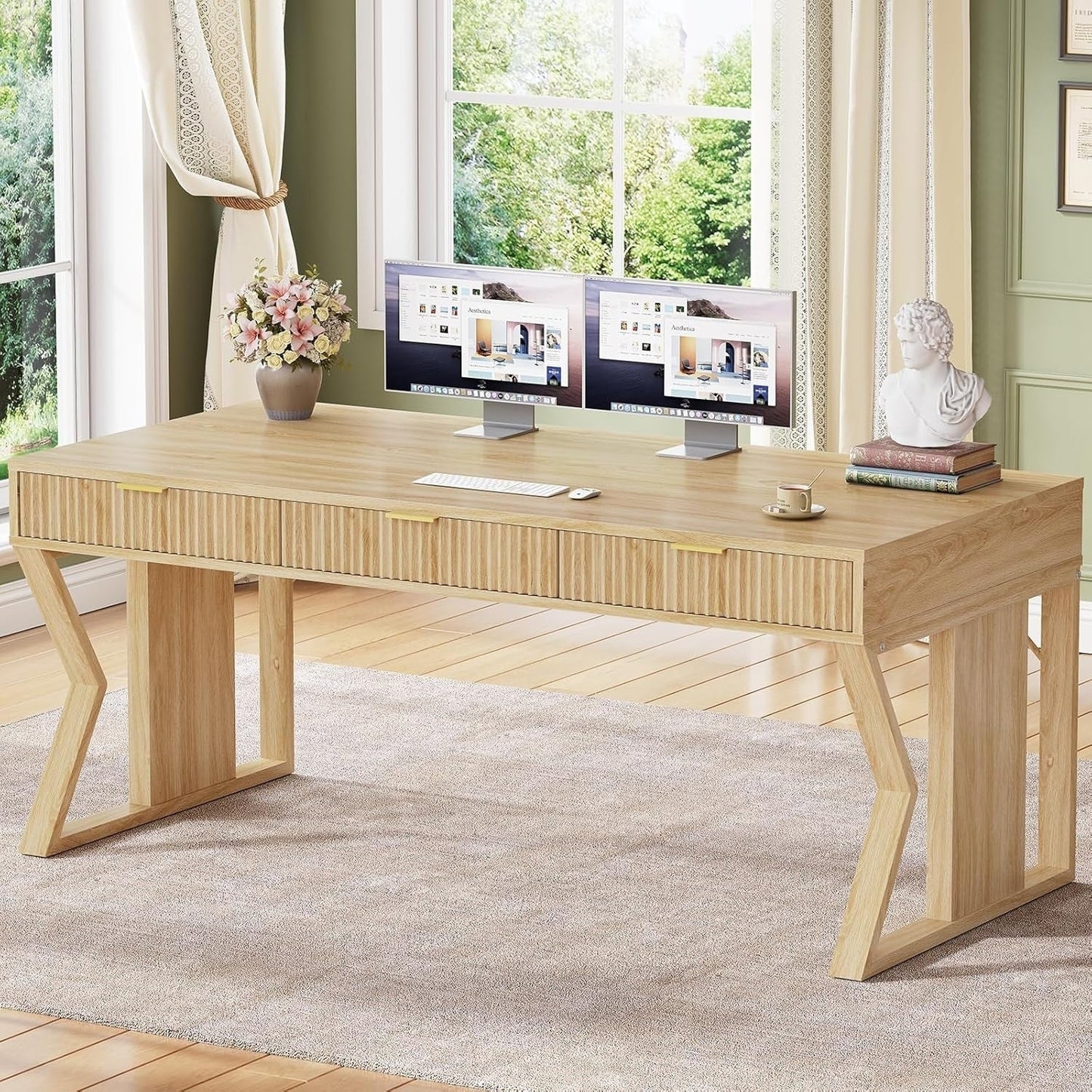 Bureau de direction style farmhouse, bureau de travail pour la maison, tiroir à dossiers, support de moniteur, prise de courant.