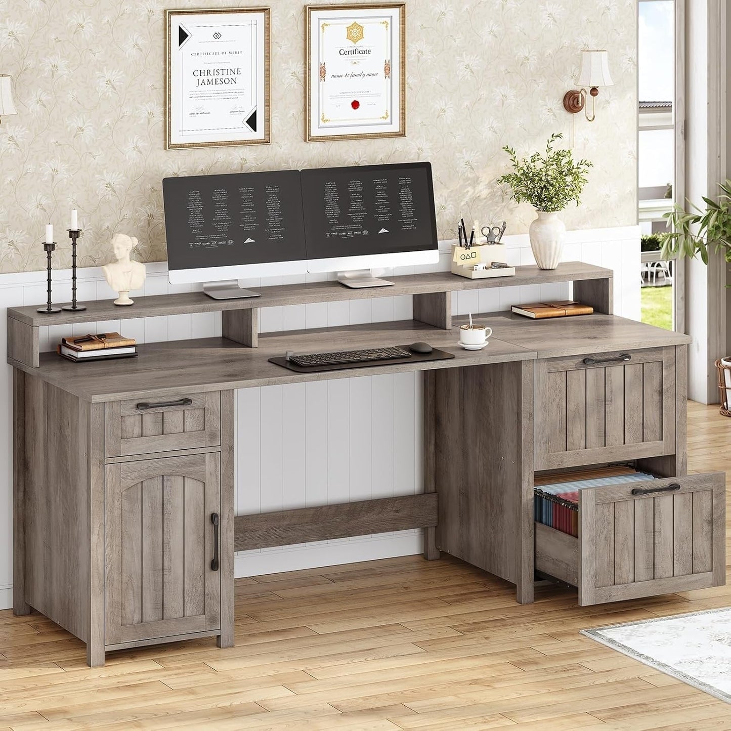 Bureau de direction style farmhouse, bureau de travail pour la maison, tiroir à dossiers, support de moniteur, prise de courant.
