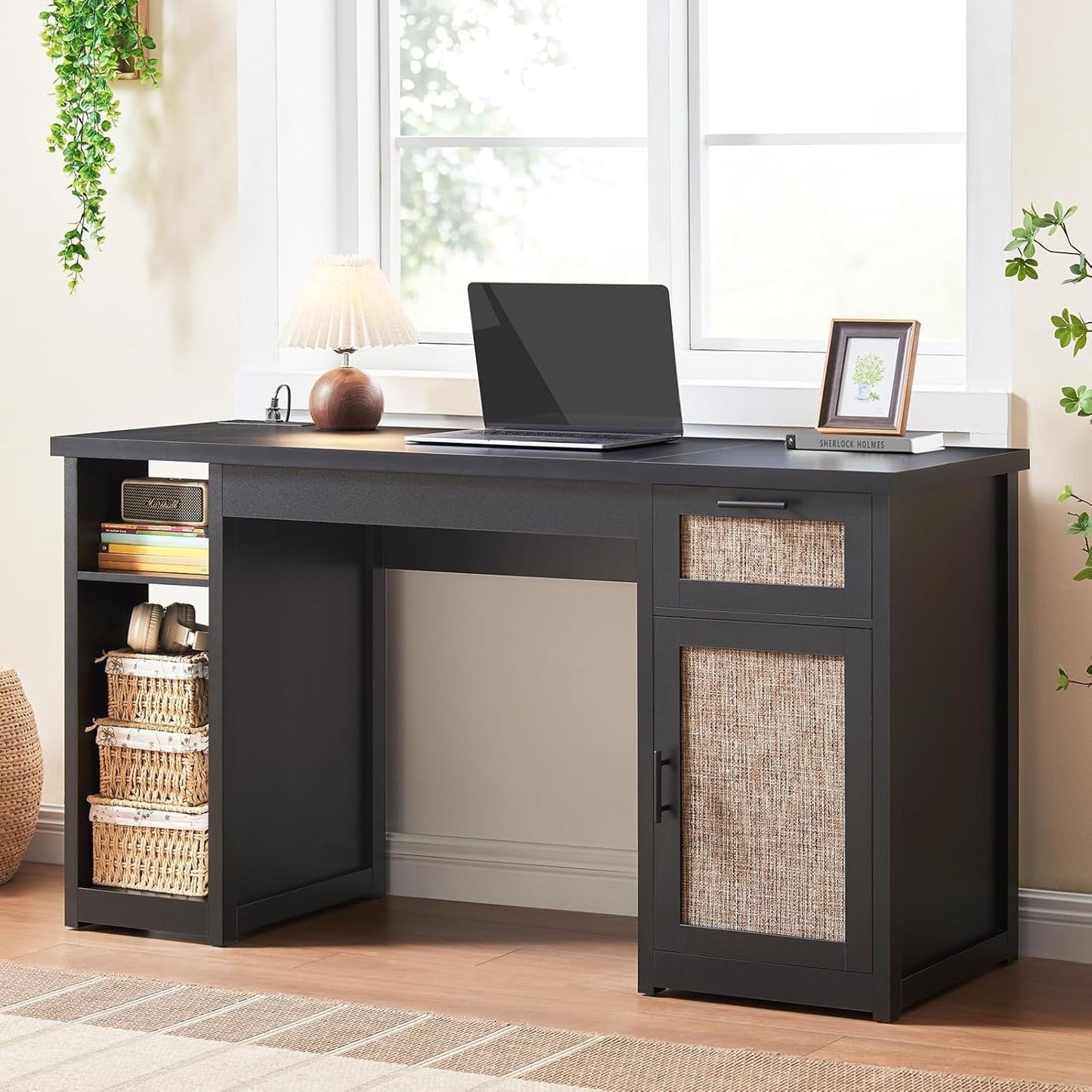 Bureau de direction style farmhouse, bureau de travail pour la maison, tiroir à dossiers, support de moniteur, prise de courant.
