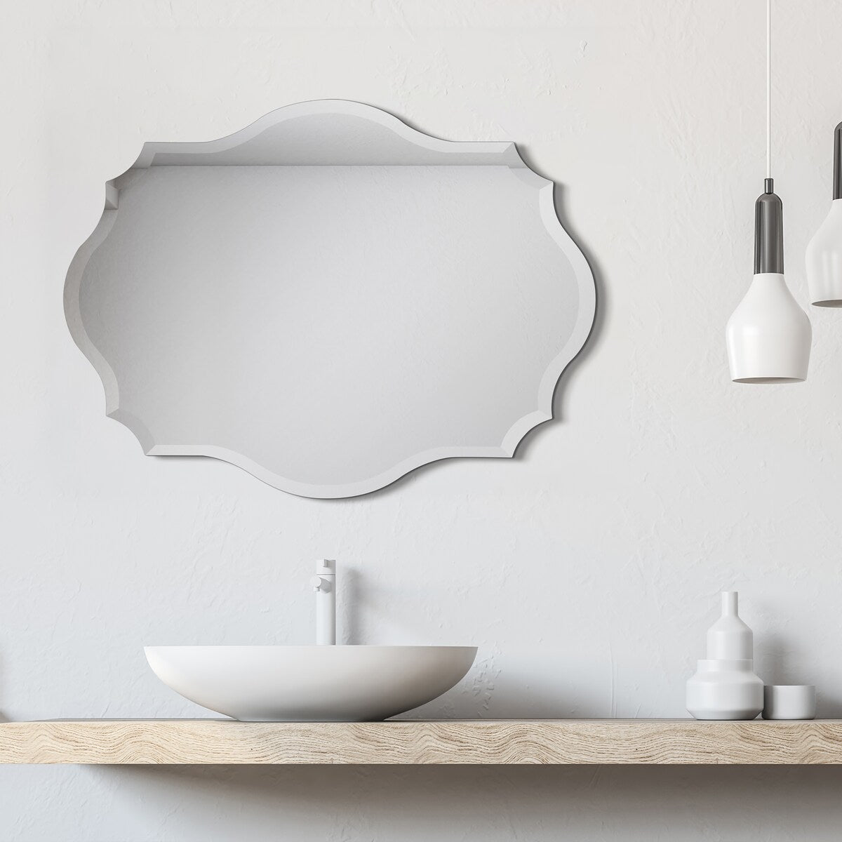 Miroir mural rectangulaire élégant à bords biseautés et festonnés, sans cadre.