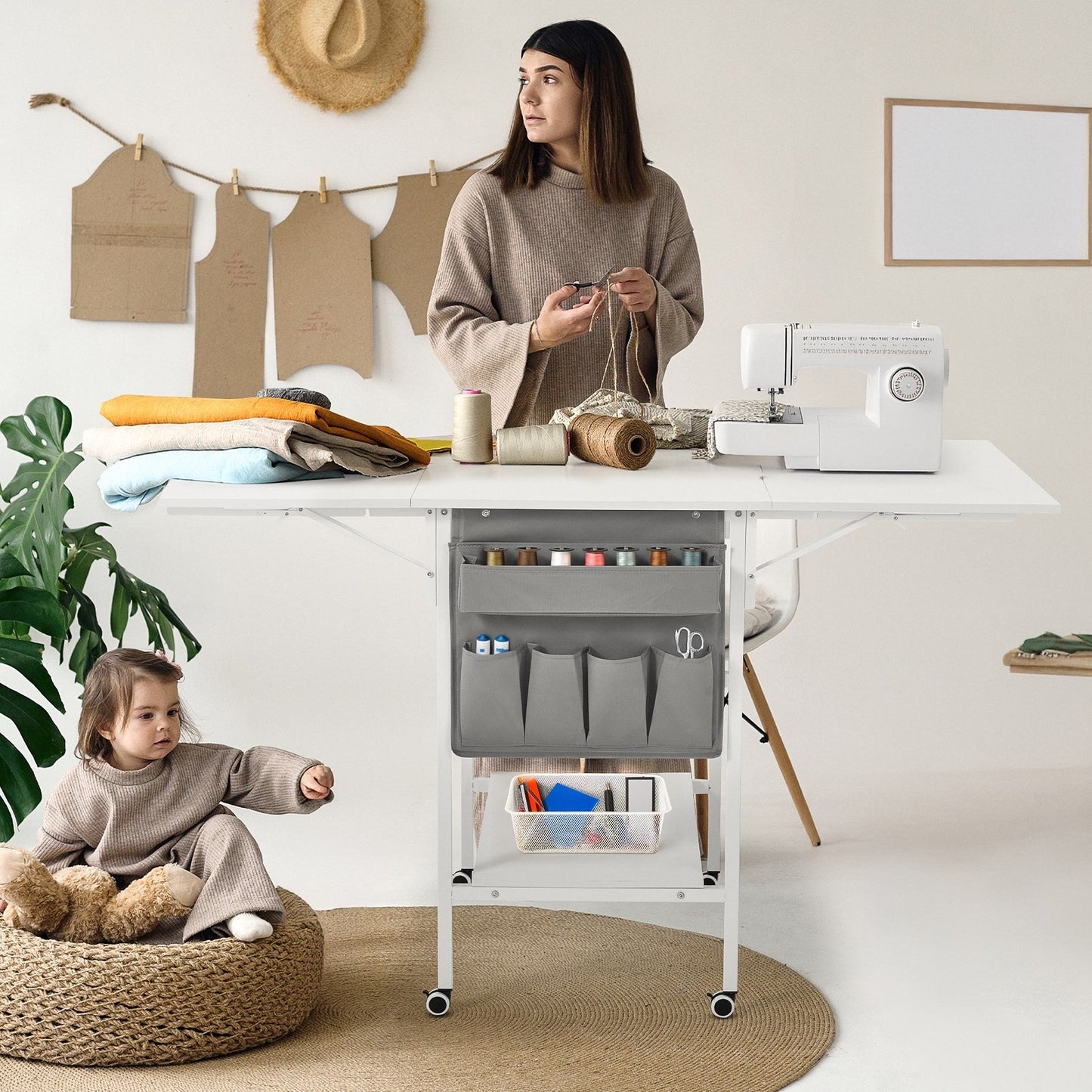 Table d'artisanat à hauteur réglable avec étagères de rangement, table de coupe pliable mobile pour le bureau à domicile, la salle de couture, la salle d'artisanat.