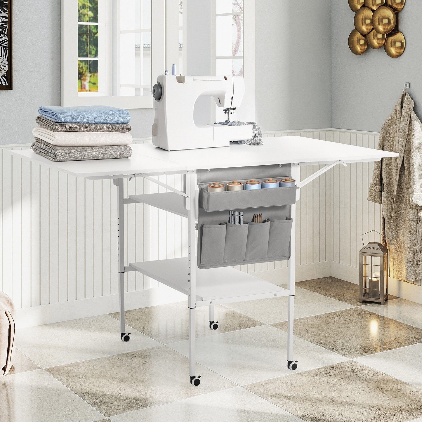 Table d'artisanat à hauteur réglable avec étagères de rangement, table de coupe pliable mobile pour le bureau à domicile, la salle de couture, la salle d'artisanat.