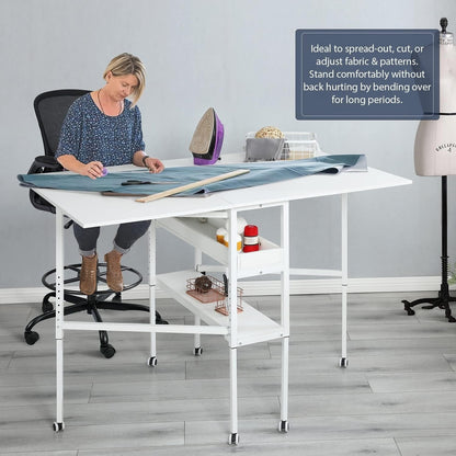 Table d'artisanat à hauteur réglable avec étagères de rangement, table de coupe pliable mobile pour le bureau à domicile, la salle de couture, la salle d'artisanat.