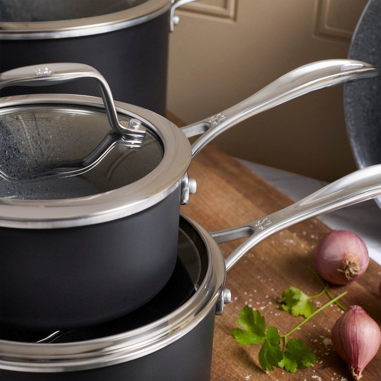 Ensemble de casseroles et poêles antiadhésives en céramique Henckels Capri, 11 pièces, en aluminium et céramique - Gris