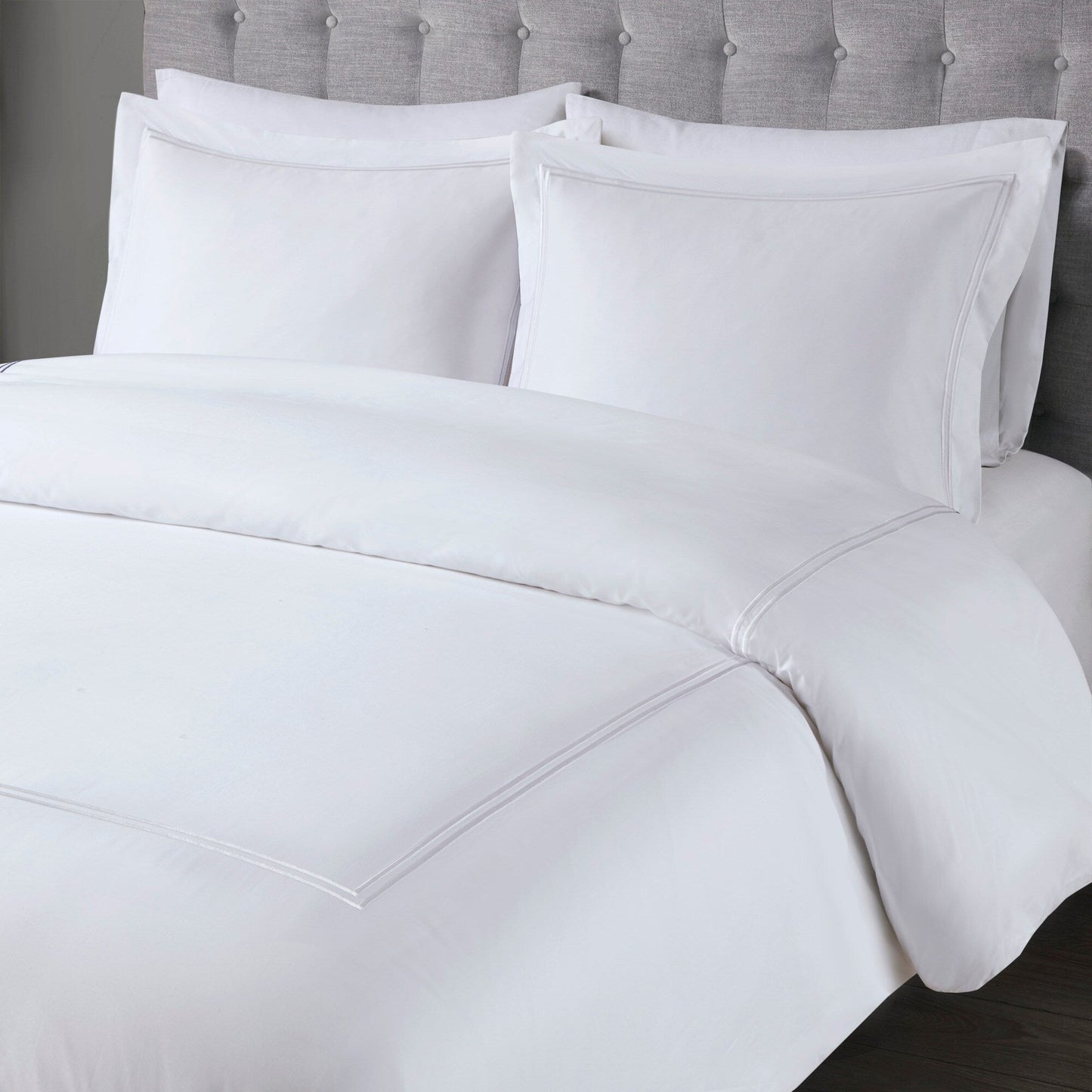 Ensemble de housse de couette brodée en satin de coton 100 % de la collection de luxe Madison Park Signature à 500 fils au pouce carré.