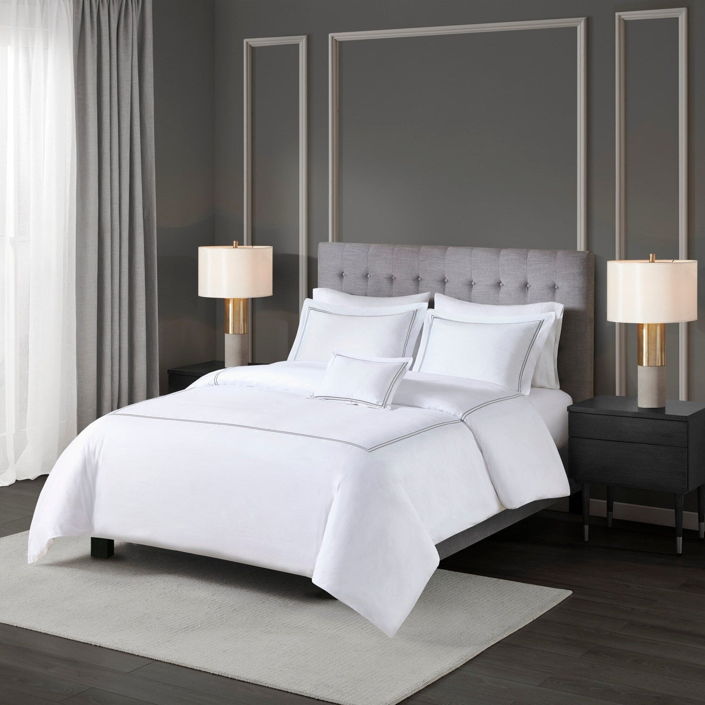 Ensemble de housse de couette brodée en satin de coton 100 % de la collection de luxe Madison Park Signature à 500 fils au pouce carré.