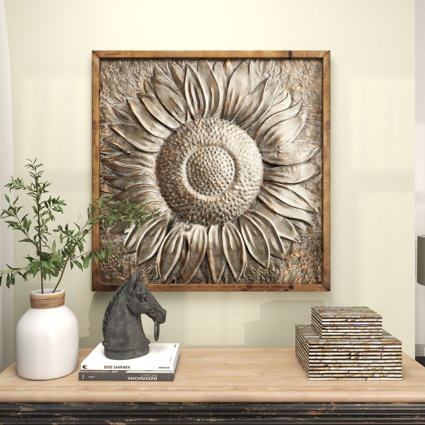 Décoration murale florale en forme de tournesol en métal avec détails en relief - Gris - Roche River Decor