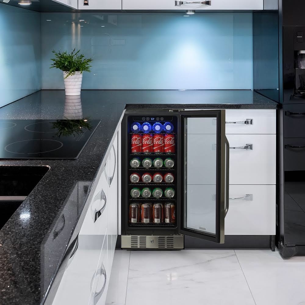 Réfrigérateur à boissons Newair 15 pouces encastrable, capacité de 96 canettes, en acier inoxydable, avec commandes de température et étagères réglables.